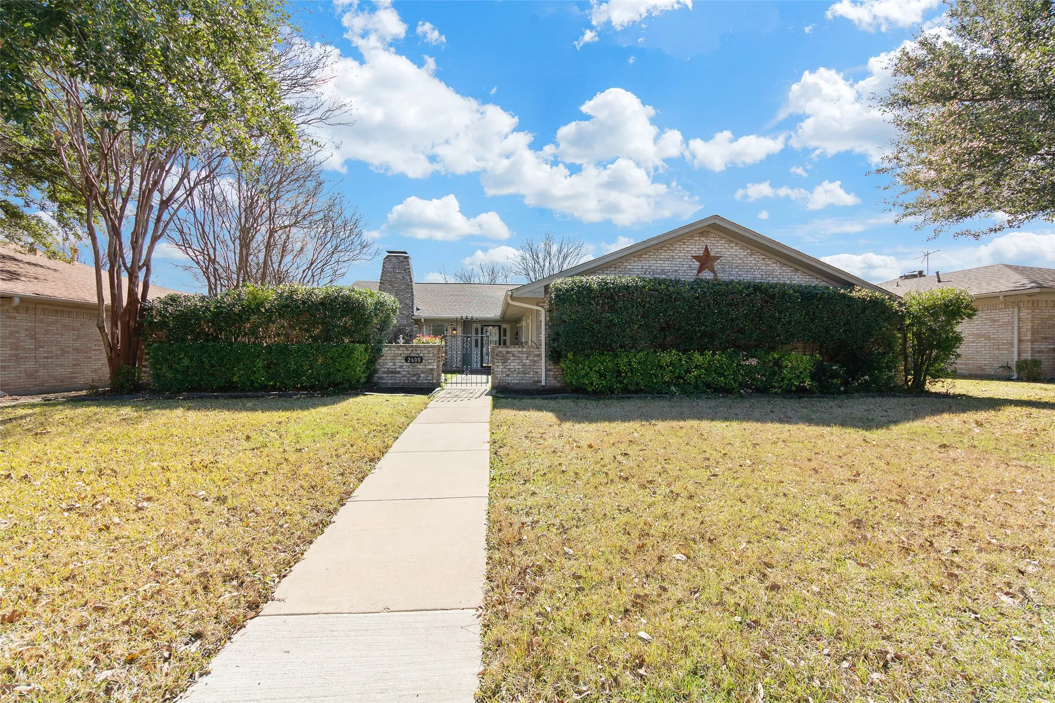 Single Family Residence For Sale in Collin County , 2600 Lawndale Drive, Plano, Texas 75023, 4 Bedroom, 2 Bathroom, 2 Garage spaces, 2,402 Sqft, built in 1976, mls#21367487, Real Estate Agent in Plano, Homes For Sale in Collin county, Homes For Sale in Plano, Realtor in Plano Texas, Real Estate Brokerage Independent Realty Texas, Luminita Cordes Realtor