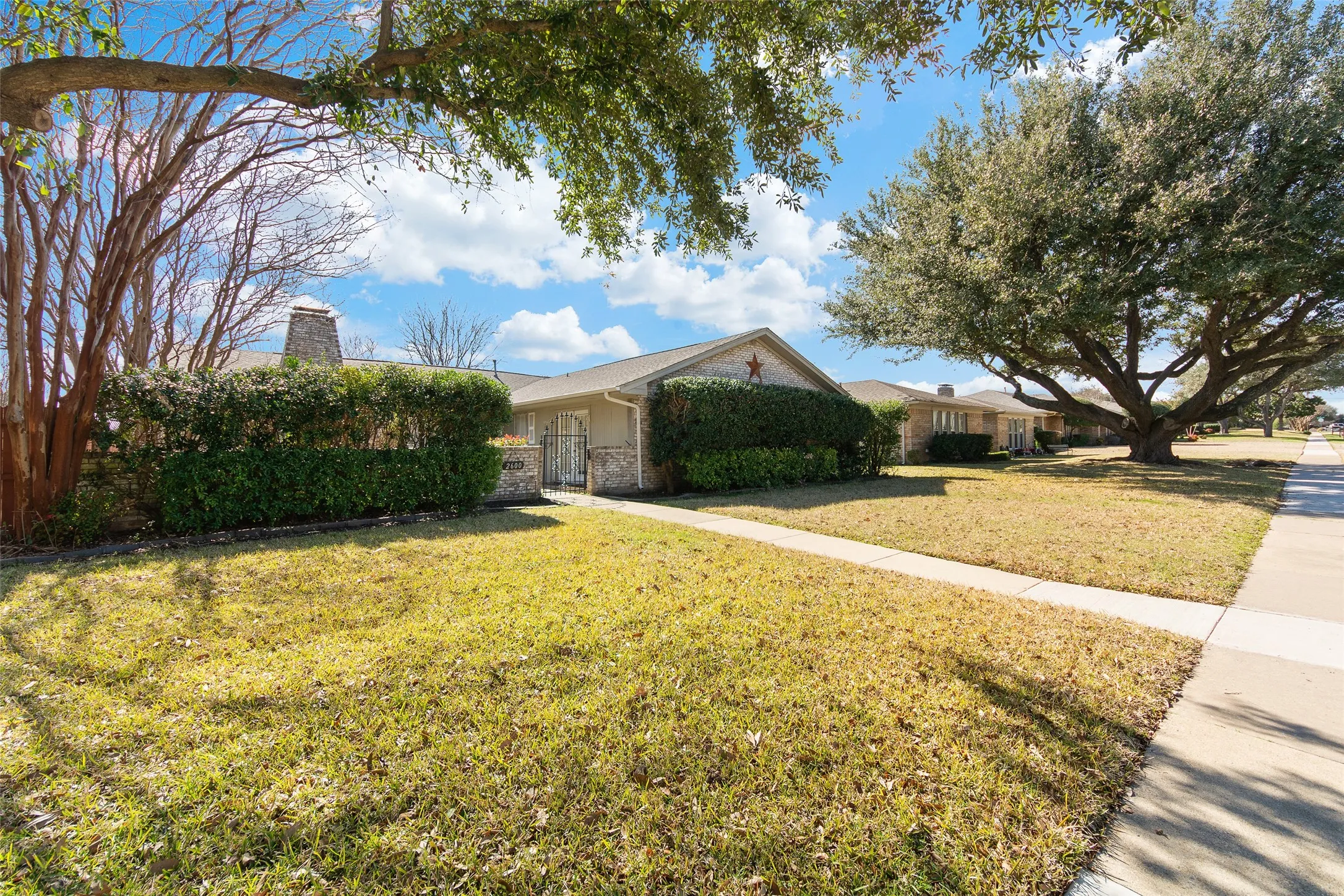 Single Family Residence For Sale in Collin County , 2600 Lawndale Drive, Plano, Texas 75023, 4 Bedroom, 2 Bathroom, 2 Garage spaces, 2,402 Sqft, built in 1976, mls#21367487, Real Estate Agent in Plano, Homes For Sale in Collin county, Homes For Sale in Plano, Realtor in Plano Texas, Real Estate Brokerage Independent Realty Texas, Luminita Cordes Realtor