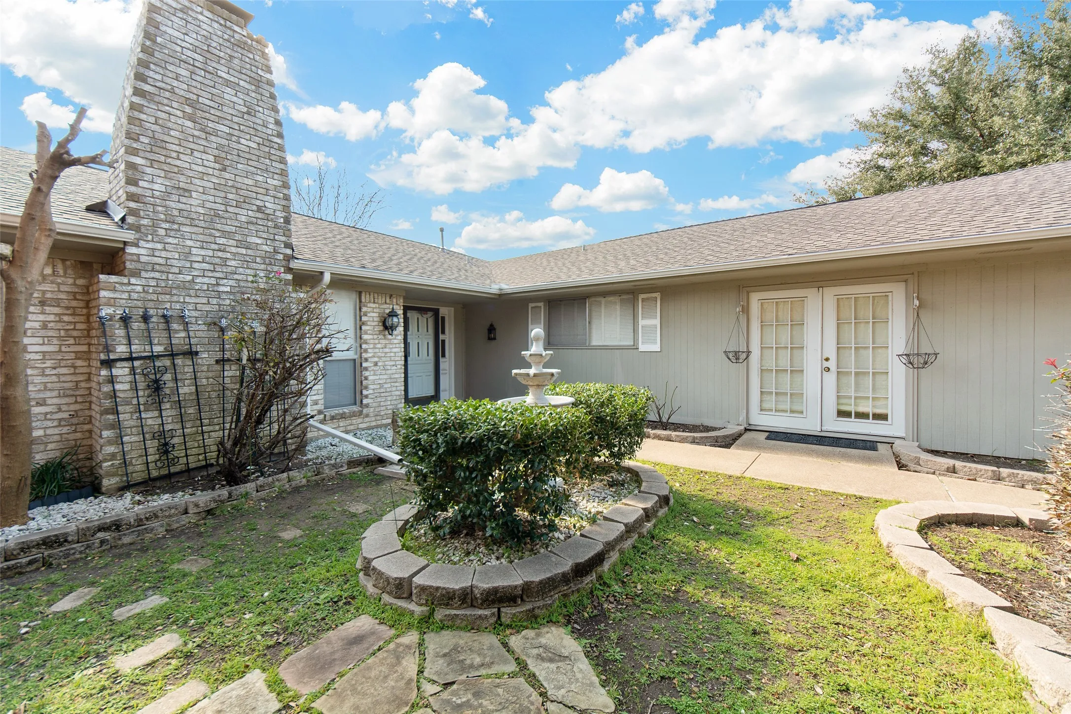Single Family Residence For Sale in Collin County , 2600 Lawndale Drive, Plano, Texas 75023, 4 Bedroom, 2 Bathroom, 2 Garage spaces, 2,402 Sqft, built in 1976, mls#21367487, Real Estate Agent in Plano, Homes For Sale in Collin county, Homes For Sale in Plano, Realtor in Plano Texas, Real Estate Brokerage Independent Realty Texas, Luminita Cordes Realtor