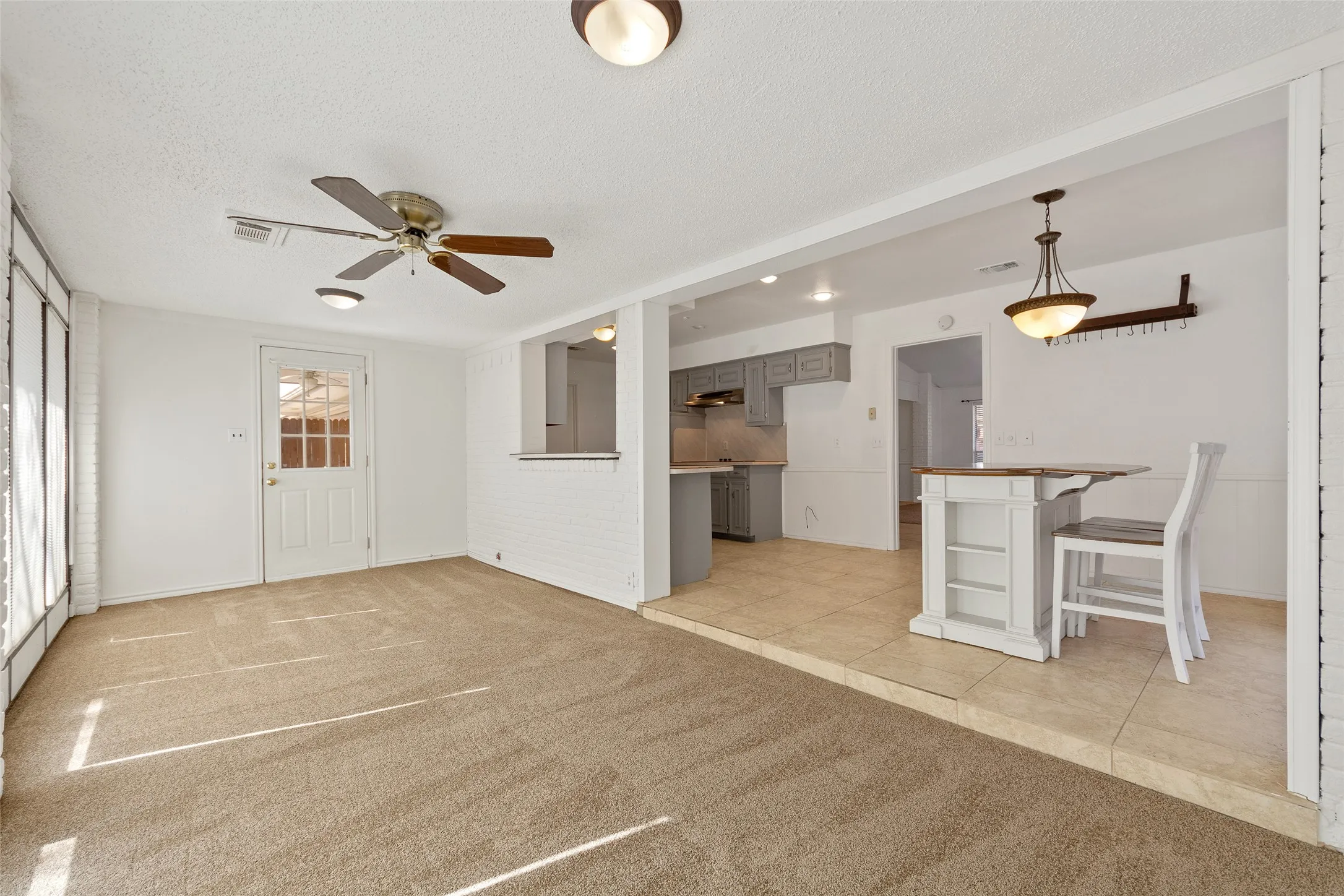 Single Family Residence For Sale in Collin County , 2600 Lawndale Drive, Plano, Texas 75023, 4 Bedroom, 2 Bathroom, 2 Garage spaces, 2,402 Sqft, built in 1976, mls#21367487, Real Estate Agent in Plano, Homes For Sale in Collin county, Homes For Sale in Plano, Realtor in Plano Texas, Real Estate Brokerage Independent Realty Texas, Luminita Cordes Realtor