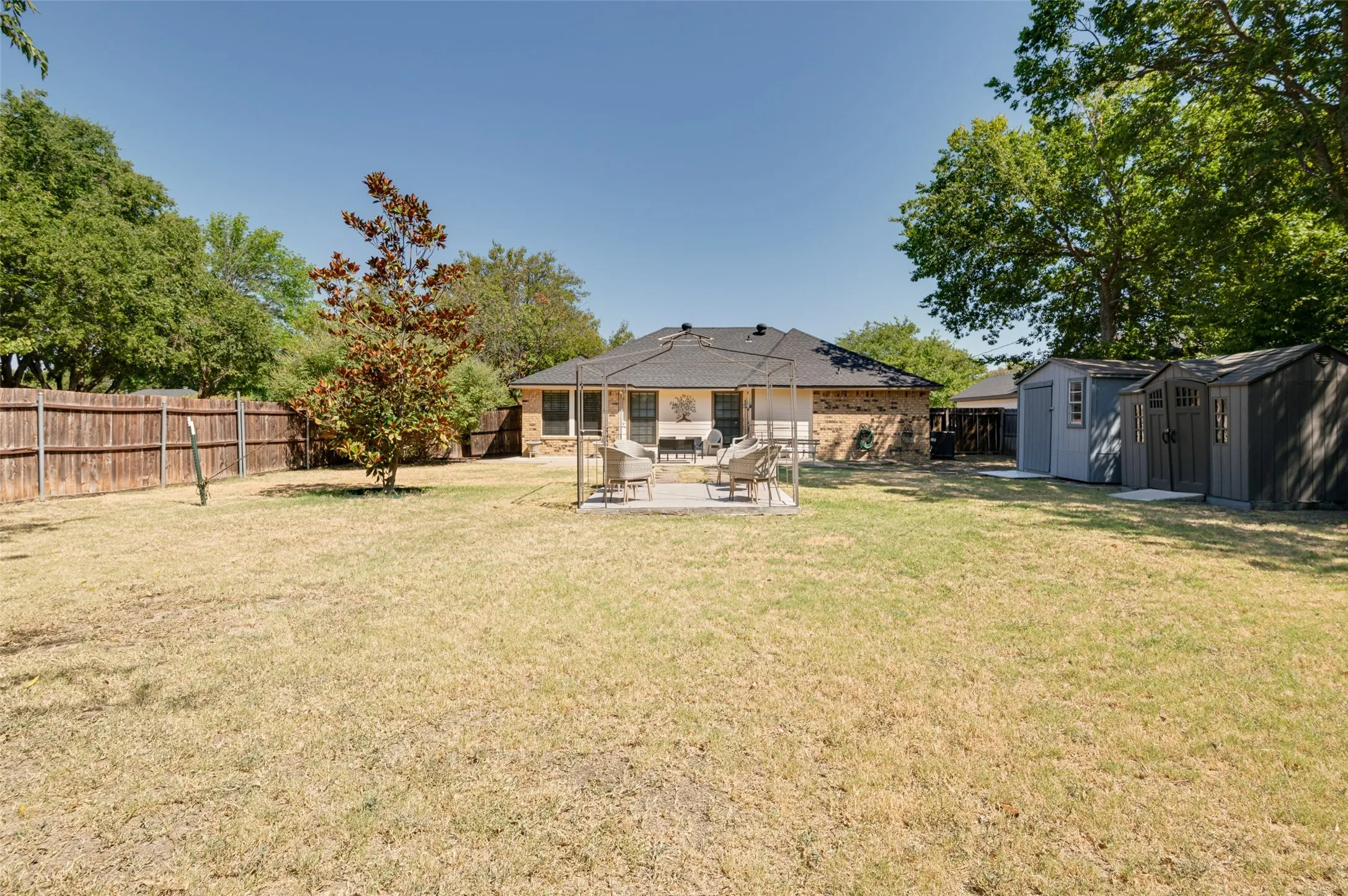 Single Family Residence For Sale in Dallas County , 300 Monica Street, Glenn Heights, Texas 75154, 3 Bedroom, 2 Bathroom, Garage spaces, 1,481 Sqft, built in 1983, mls#21374651, Real Estate Agent in Glenn Heights, Homes For Sale in Dallas county, Homes For Sale in Glenn Heights, Realtor in Glenn Heights Texas, Real Estate Brokerage Independent Realty Texas, Luminita Cordes Realtor