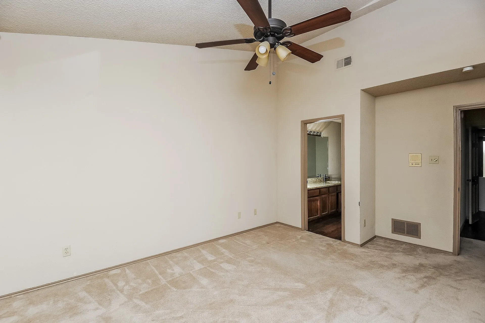 Single Family Residence For Rent in Denton County , 1396 Chinaberry Drive, Lewisville, Texas 75077, 3 Bedroom, 3 Bathroom, 2 Garage spaces, 1,647 Sqft, built in 1985, mls#21374662, Real Estate Agent in Lewisville, Homes For Rent in Denton county, Homes For Rent in Lewisville, Realtor in Lewisville Texas, Real Estate Brokerage Independent Realty Texas, Luminita Cordes Realtor