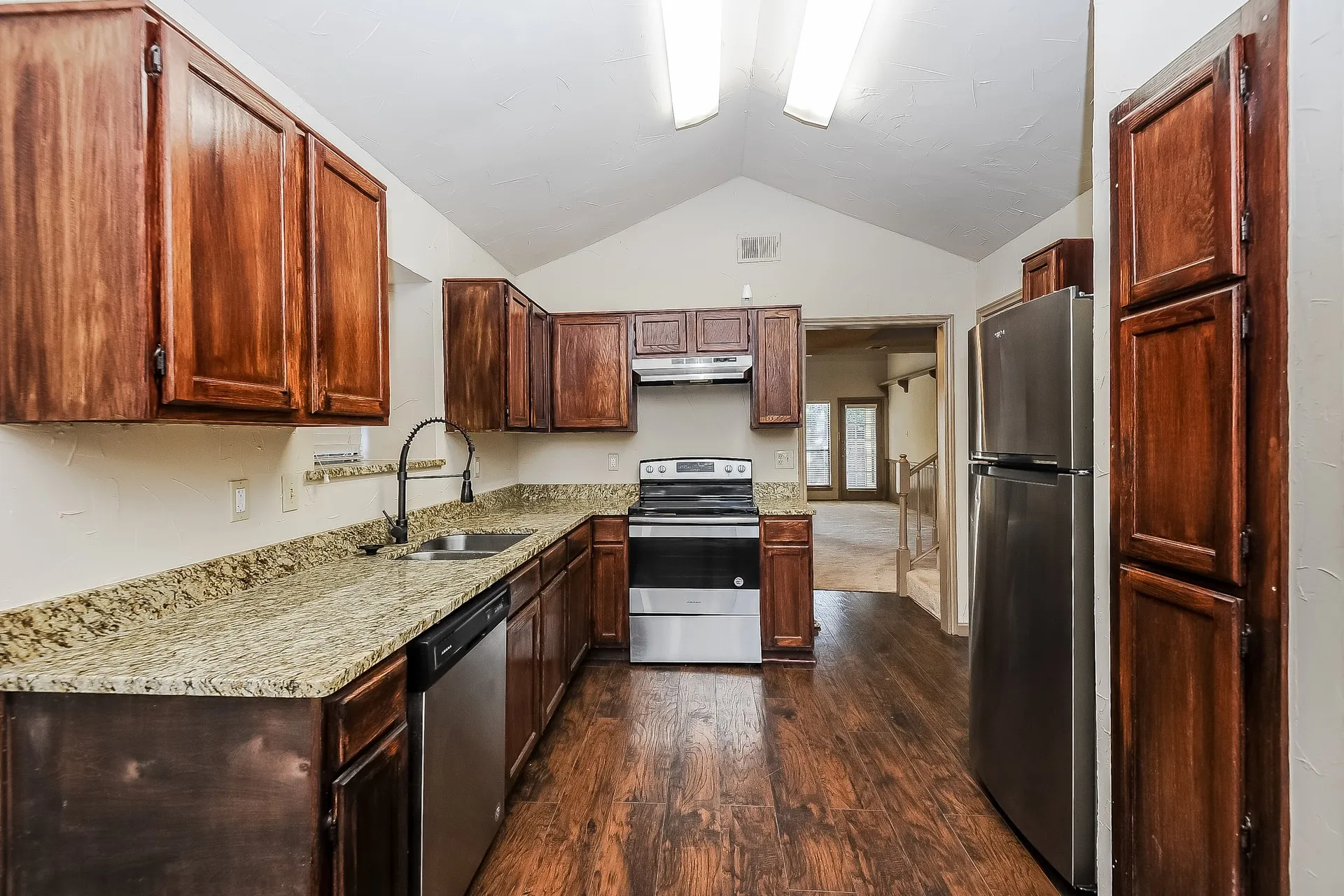 Single Family Residence For Rent in Denton County , 1396 Chinaberry Drive, Lewisville, Texas 75077, 3 Bedroom, 3 Bathroom, 2 Garage spaces, 1,647 Sqft, built in 1985, mls#21374662, Real Estate Agent in Lewisville, Homes For Rent in Denton county, Homes For Rent in Lewisville, Realtor in Lewisville Texas, Real Estate Brokerage Independent Realty Texas, Luminita Cordes Realtor