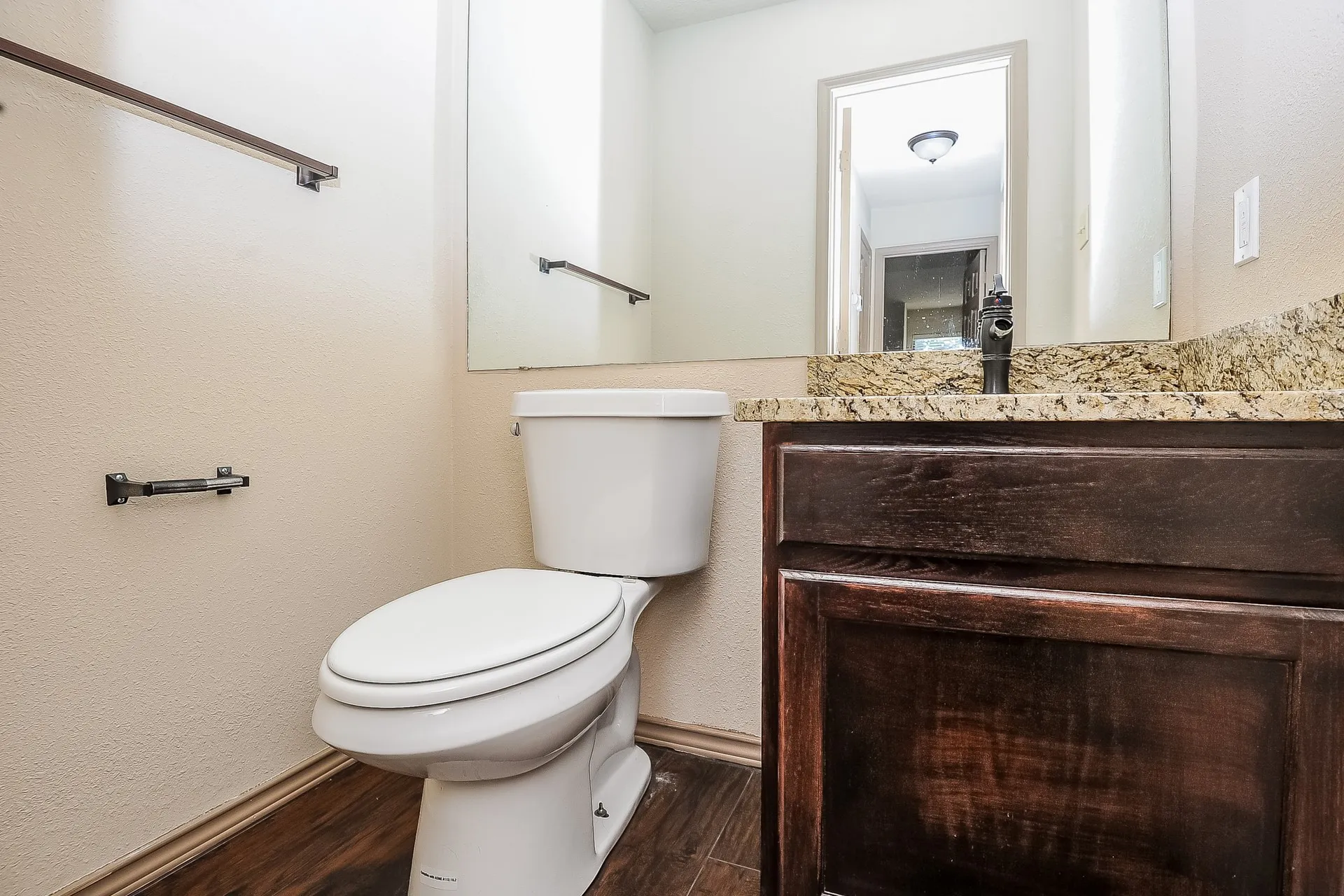 Single Family Residence For Rent in Denton County , 1396 Chinaberry Drive, Lewisville, Texas 75077, 3 Bedroom, 3 Bathroom, 2 Garage spaces, 1,647 Sqft, built in 1985, mls#21374662, Real Estate Agent in Lewisville, Homes For Rent in Denton county, Homes For Rent in Lewisville, Realtor in Lewisville Texas, Real Estate Brokerage Independent Realty Texas, Luminita Cordes Realtor