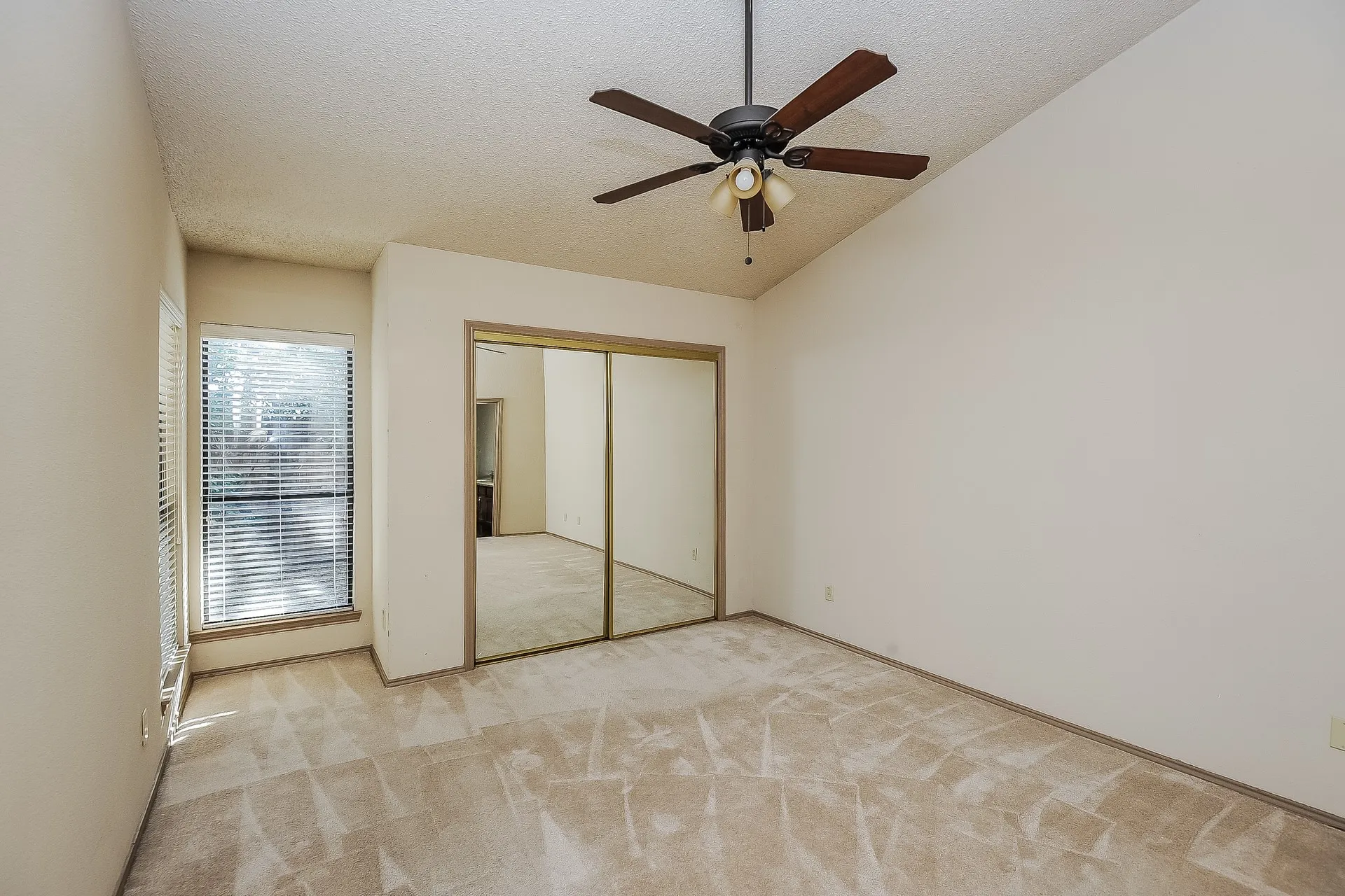 Single Family Residence For Rent in Denton County , 1396 Chinaberry Drive, Lewisville, Texas 75077, 3 Bedroom, 3 Bathroom, 2 Garage spaces, 1,647 Sqft, built in 1985, mls#21374662, Real Estate Agent in Lewisville, Homes For Rent in Denton county, Homes For Rent in Lewisville, Realtor in Lewisville Texas, Real Estate Brokerage Independent Realty Texas, Luminita Cordes Realtor