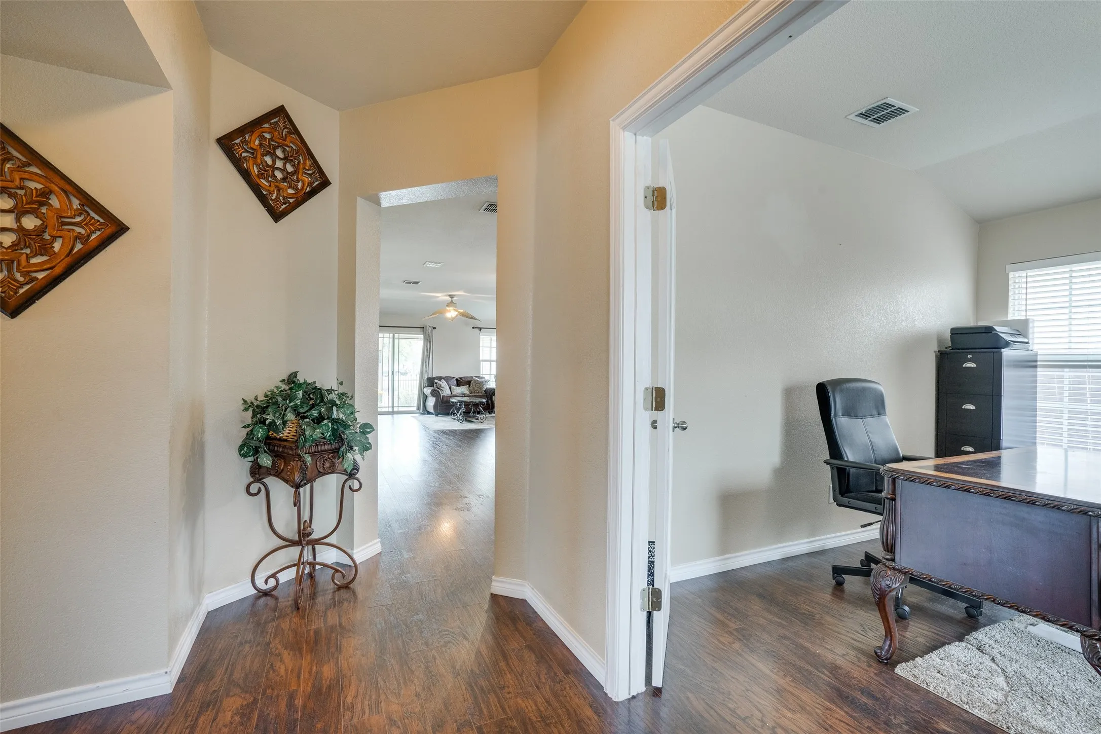 Single Family Residence For Rent in Dallas County , 2035 Matagorda Lane, Grand Prairie, Texas 75052, 3 Bedroom, 2 Bathroom, 2 Garage spaces, 1,983 Sqft, built in 2006, mls#21367199, Real Estate Agent in Grand Prairie, Homes For Rent in Dallas county, Homes For Rent in Grand Prairie, Realtor in Grand Prairie Texas, Real Estate Brokerage Independent Realty Texas, Luminita Cordes Realtor