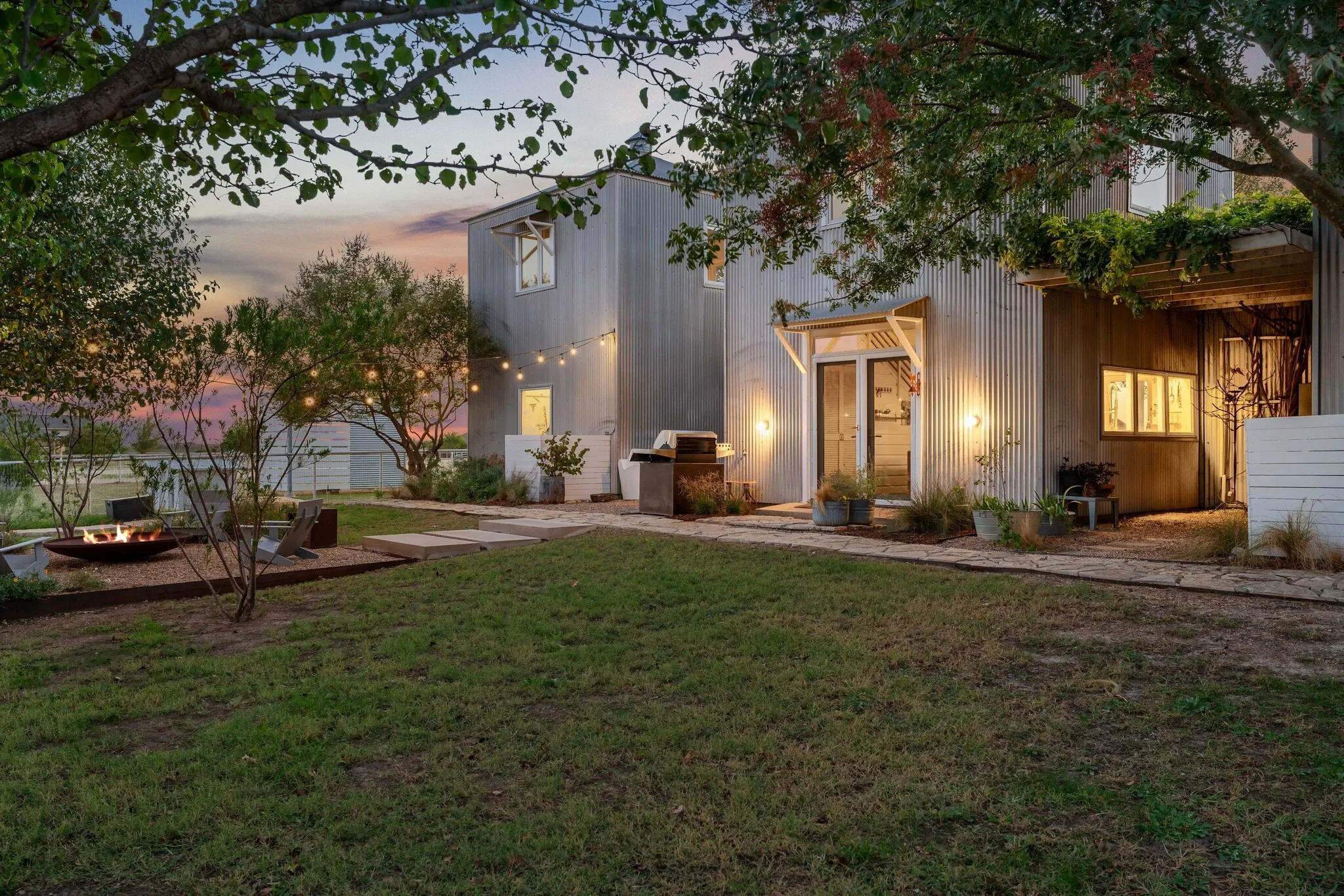 Single Family Residence For Sale in Denton County , 2436 Big Sky Trail, Ponder, Texas 76259, 3 Bedroom, 3 Bathroom, Garage spaces, 2,113 Sqft, built in 1999, mls#21374663, Real Estate Agent in Ponder, Homes For Sale in Denton county, Homes For Sale in Ponder, Realtor in Ponder Texas, Real Estate Brokerage Independent Realty Texas, Luminita Cordes Realtor