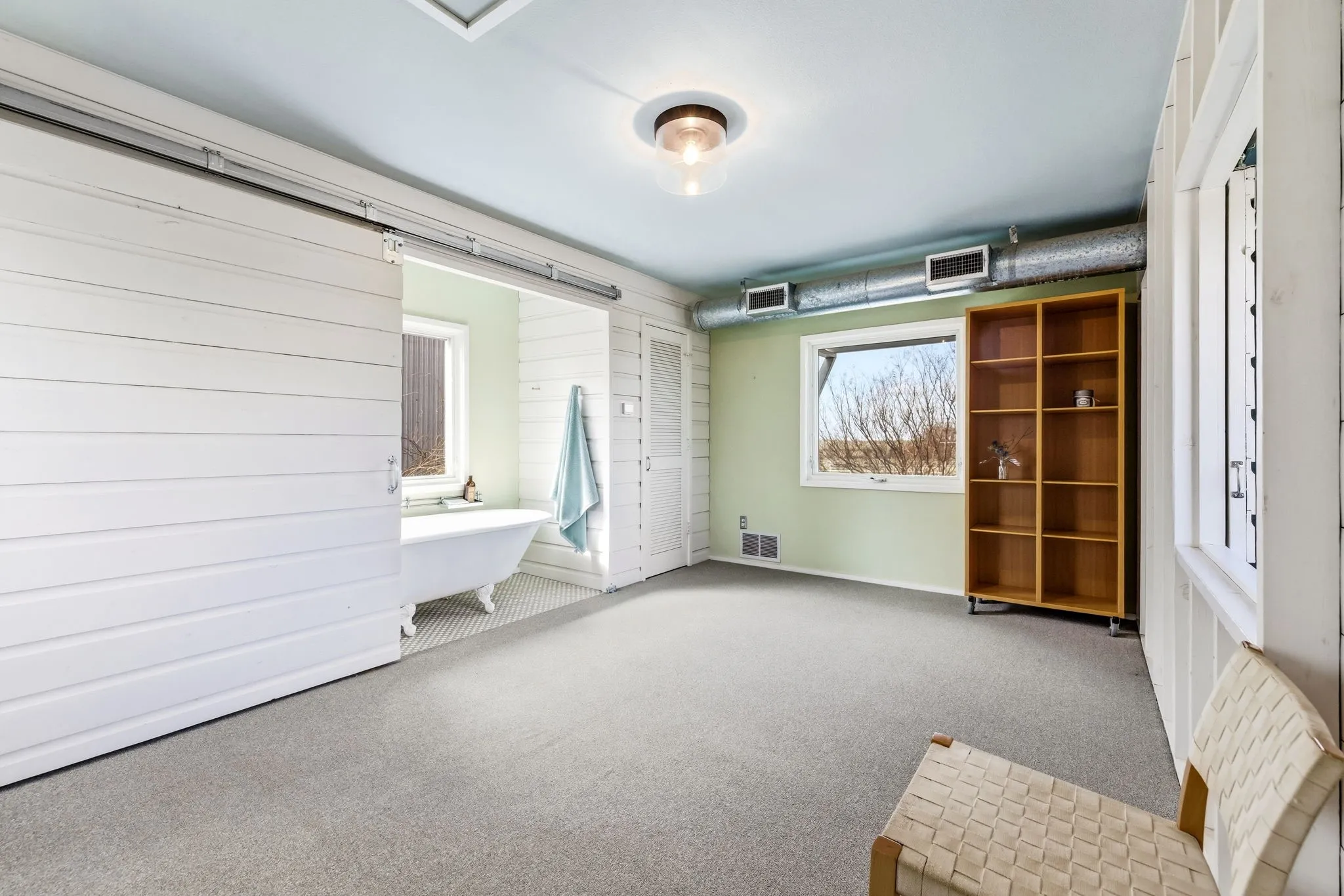 Bedroom with en-suite bath
