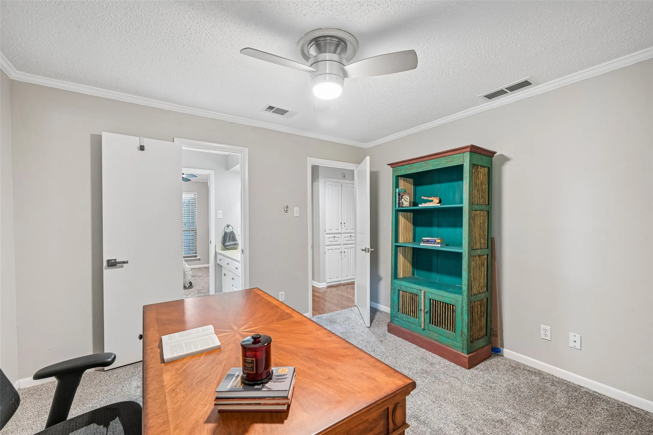 Single Family Residence For Sale in Collin County , 4203 Cobblers Lane, Dallas, Texas 75287, 4 Bedroom, 4 Bathroom, 2 Garage spaces, 3,110 Sqft, built in 1981, mls#21367664, Real Estate Agent in Dallas, Homes For Sale in Collin county, Homes For Sale in Dallas, Realtor in Dallas Texas, Real Estate Brokerage Independent Realty Texas, Luminita Cordes Realtor