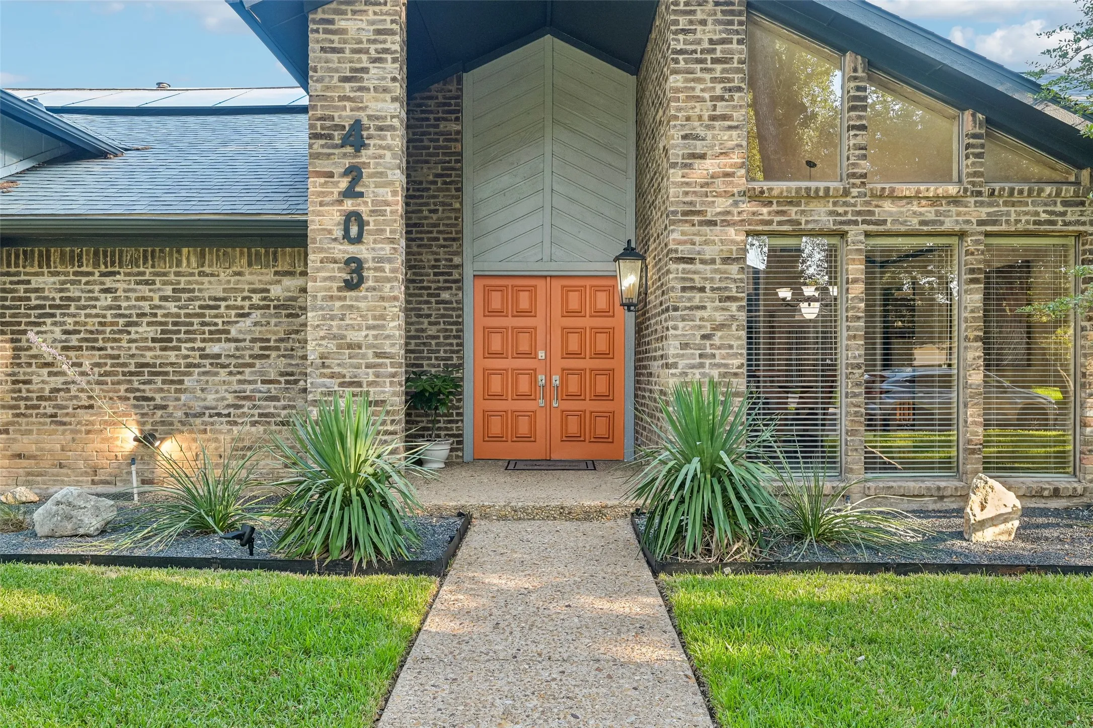 Single Family Residence For Sale in Collin County , 4203 Cobblers Lane, Dallas, Texas 75287, 4 Bedroom, 4 Bathroom, 2 Garage spaces, 3,110 Sqft, built in 1981, mls#21367664, Real Estate Agent in Dallas, Homes For Sale in Collin county, Homes For Sale in Dallas, Realtor in Dallas Texas, Real Estate Brokerage Independent Realty Texas, Luminita Cordes Realtor