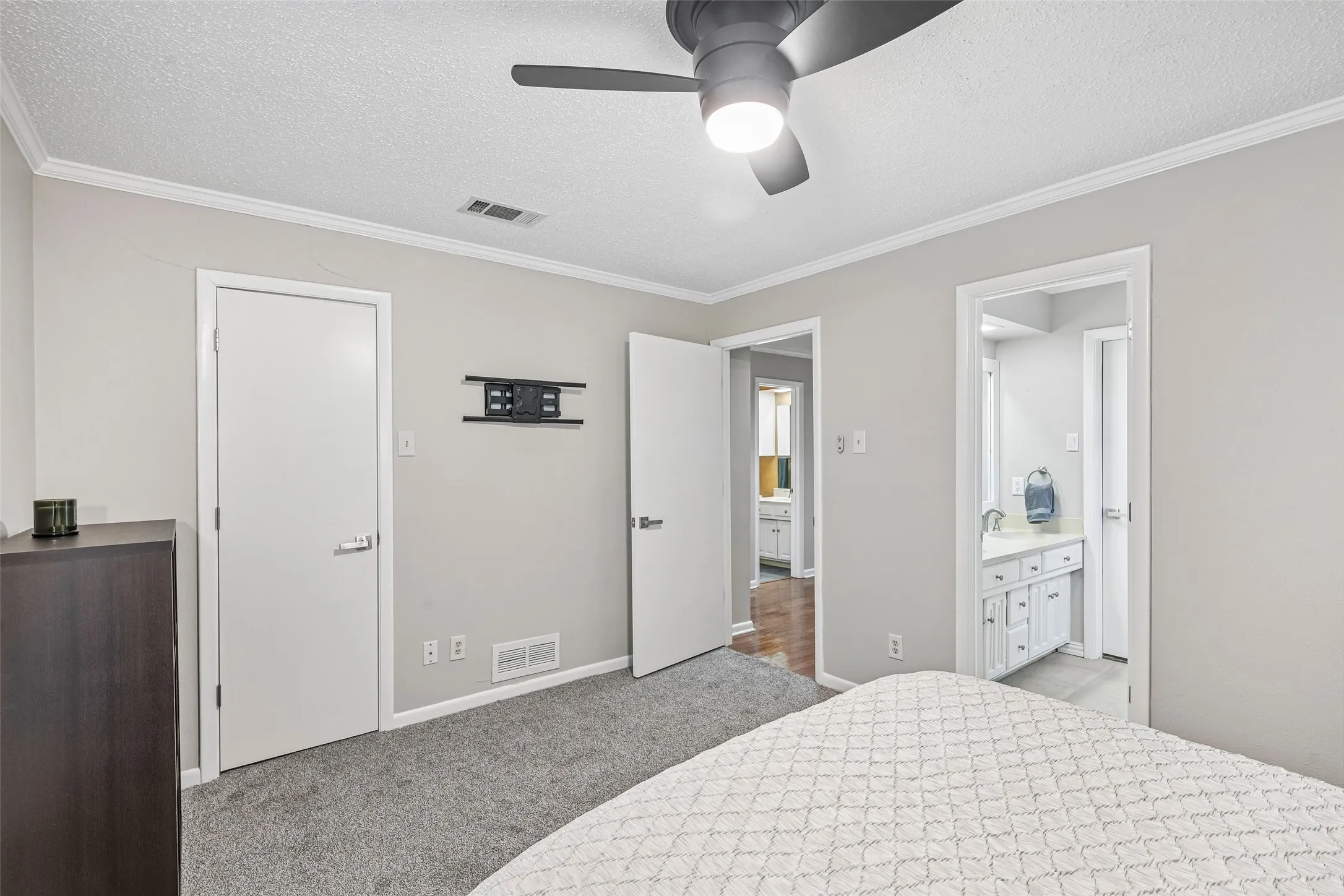 Single Family Residence For Sale in Collin County , 4203 Cobblers Lane, Dallas, Texas 75287, 4 Bedroom, 4 Bathroom, 2 Garage spaces, 3,110 Sqft, built in 1981, mls#21367664, Real Estate Agent in Dallas, Homes For Sale in Collin county, Homes For Sale in Dallas, Realtor in Dallas Texas, Real Estate Brokerage Independent Realty Texas, Luminita Cordes Realtor
