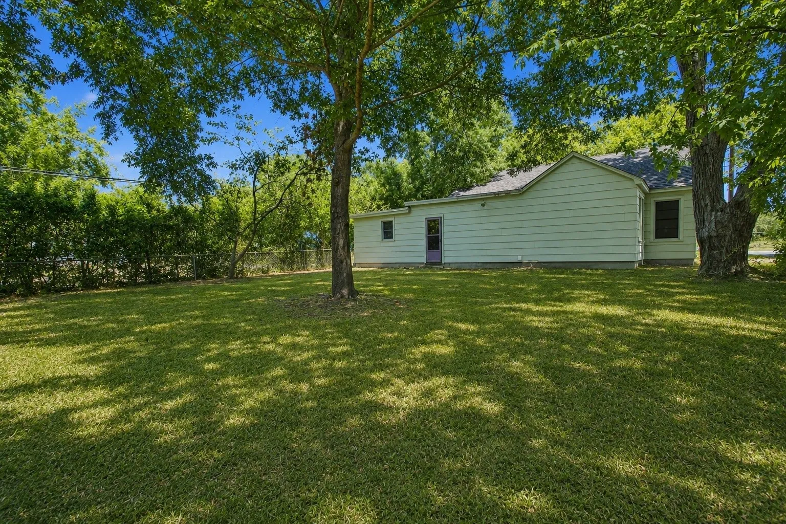 Single Family Residence For Sale in Cooke County , 1031 Ritchey Street, Gainesville, Texas 76240, 3 Bedroom, 1 Bathroom, Garage spaces, 1,367 Sqft, built in 1935, mls#21374643, Real Estate Agent in Gainesville, Homes For Sale in Cooke county, Homes For Sale in Gainesville, Realtor in Gainesville Texas, Real Estate Brokerage Independent Realty Texas, Luminita Cordes Realtor