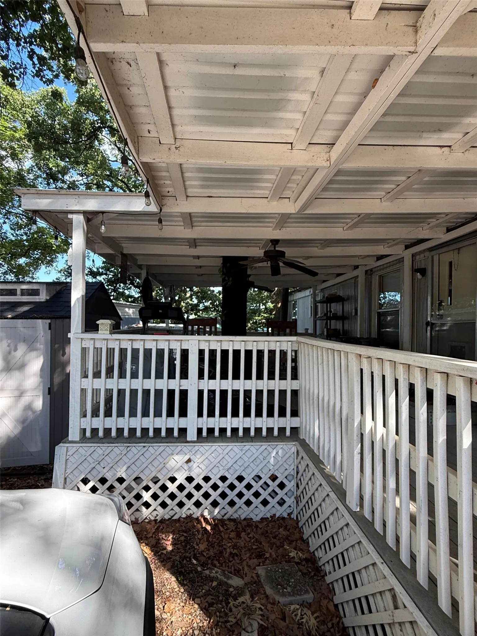 Mobile Home For Sale in Grayson County , 26 Volvo Lane, Pottsboro, Texas 75076, 3 Bedroom, 2 Bathroom, Garage spaces, 896 Sqft, built in 1999, mls#21374668, Real Estate Agent in Pottsboro, Homes For Sale in Grayson county, Homes For Sale in Pottsboro, Realtor in Pottsboro Texas, Real Estate Brokerage Independent Realty Texas, Luminita Cordes Realtor