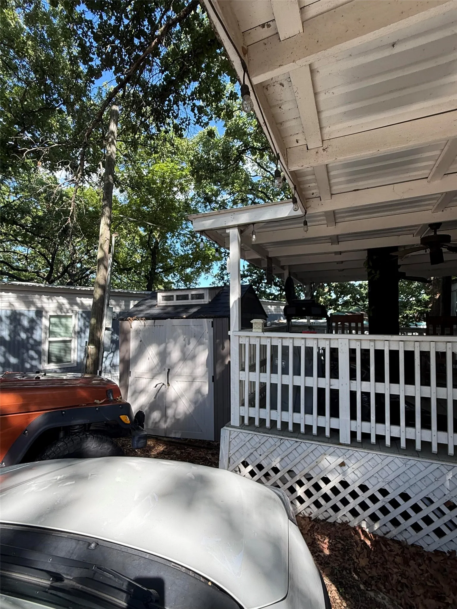 Mobile Home For Sale in Grayson County , 26 Volvo Lane, Pottsboro, Texas 75076, 3 Bedroom, 2 Bathroom, Garage spaces, 896 Sqft, built in 1999, mls#21374668, Real Estate Agent in Pottsboro, Homes For Sale in Grayson county, Homes For Sale in Pottsboro, Realtor in Pottsboro Texas, Real Estate Brokerage Independent Realty Texas, Luminita Cordes Realtor