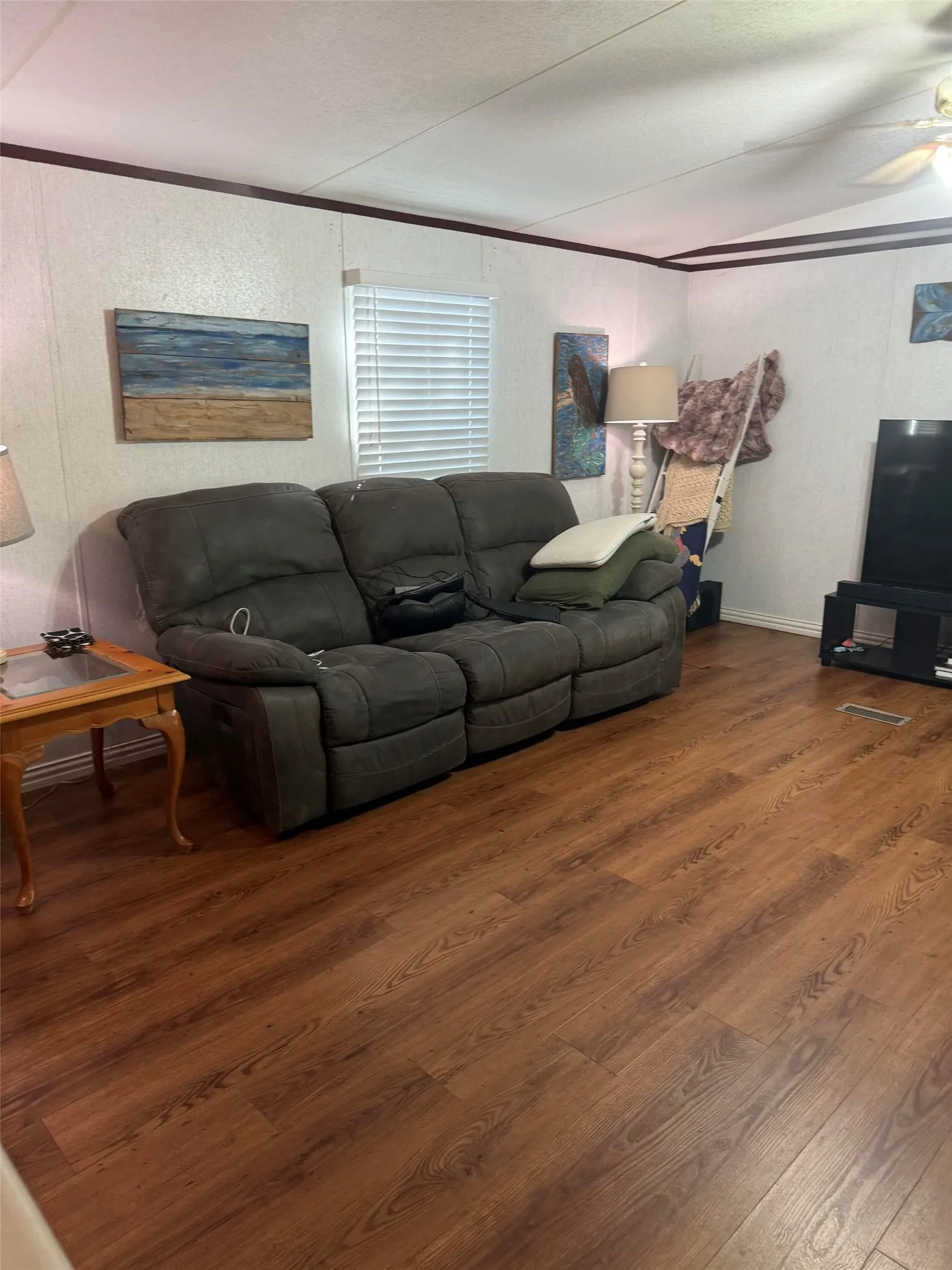 Mobile Home For Sale in Grayson County , 26 Volvo Lane, Pottsboro, Texas 75076, 3 Bedroom, 2 Bathroom, Garage spaces, 896 Sqft, built in 1999, mls#21374668, Real Estate Agent in Pottsboro, Homes For Sale in Grayson county, Homes For Sale in Pottsboro, Realtor in Pottsboro Texas, Real Estate Brokerage Independent Realty Texas, Luminita Cordes Realtor