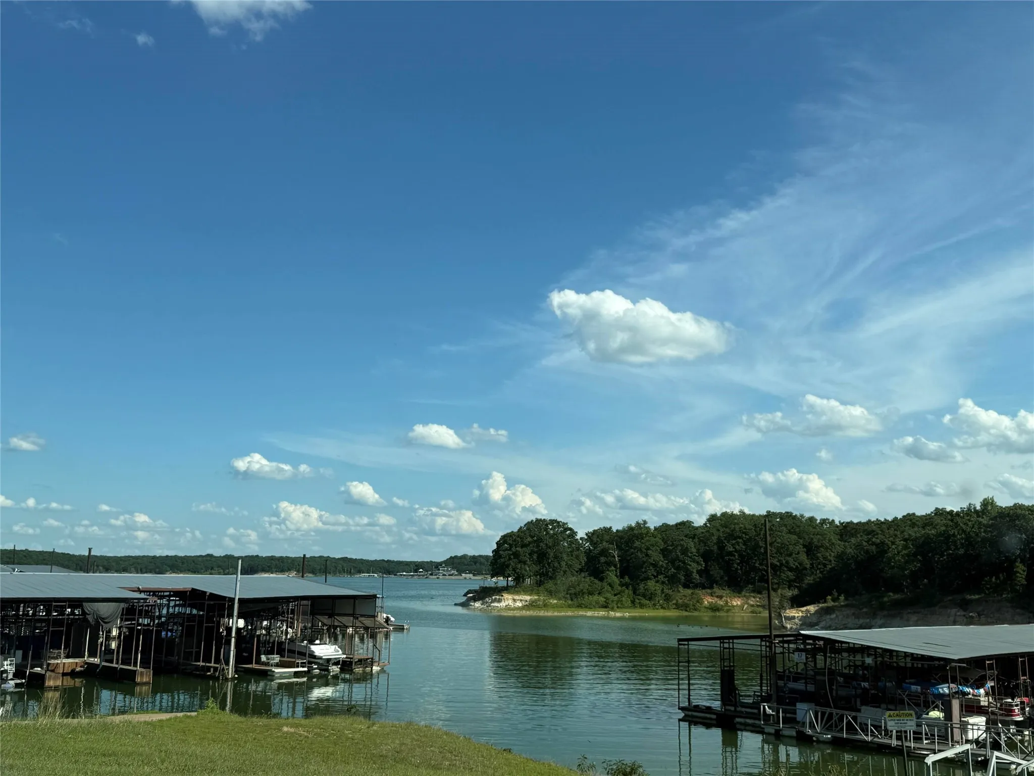 Mobile Home For Sale in Grayson County , 26 Volvo Lane, Pottsboro, Texas 75076, 3 Bedroom, 2 Bathroom, Garage spaces, 896 Sqft, built in 1999, mls#21374668, Real Estate Agent in Pottsboro, Homes For Sale in Grayson county, Homes For Sale in Pottsboro, Realtor in Pottsboro Texas, Real Estate Brokerage Independent Realty Texas, Luminita Cordes Realtor