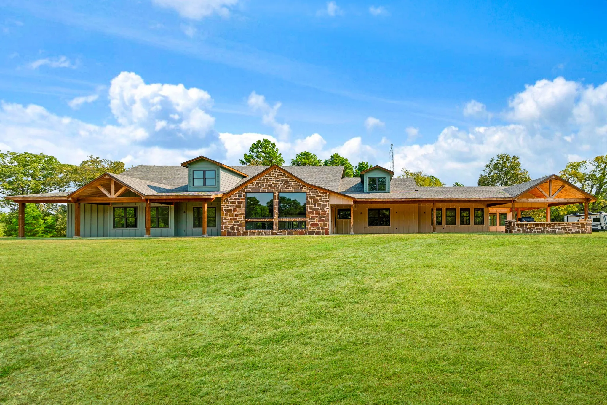 Single Family Residence For Sale in Lamar County , 3689 Farm Road 1499, Paris, Texas 75460, 5 Bedroom, 4 Bathroom, Garage spaces, 5,964 Sqft, built in 0, mls#21371766, Real Estate Agent in Paris, Homes For Sale in Lamar county, Homes For Sale in Paris, Realtor in Paris Texas, Real Estate Brokerage Independent Realty Texas, Luminita Cordes Realtor