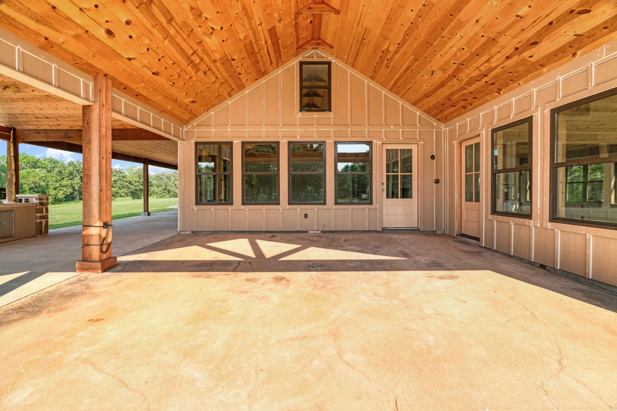 Single Family Residence For Sale in Lamar County , 3689 Farm Road 1499, Paris, Texas 75460, 5 Bedroom, 4 Bathroom, Garage spaces, 5,964 Sqft, built in 0, mls#21371766, Real Estate Agent in Paris, Homes For Sale in Lamar county, Homes For Sale in Paris, Realtor in Paris Texas, Real Estate Brokerage Independent Realty Texas, Luminita Cordes Realtor