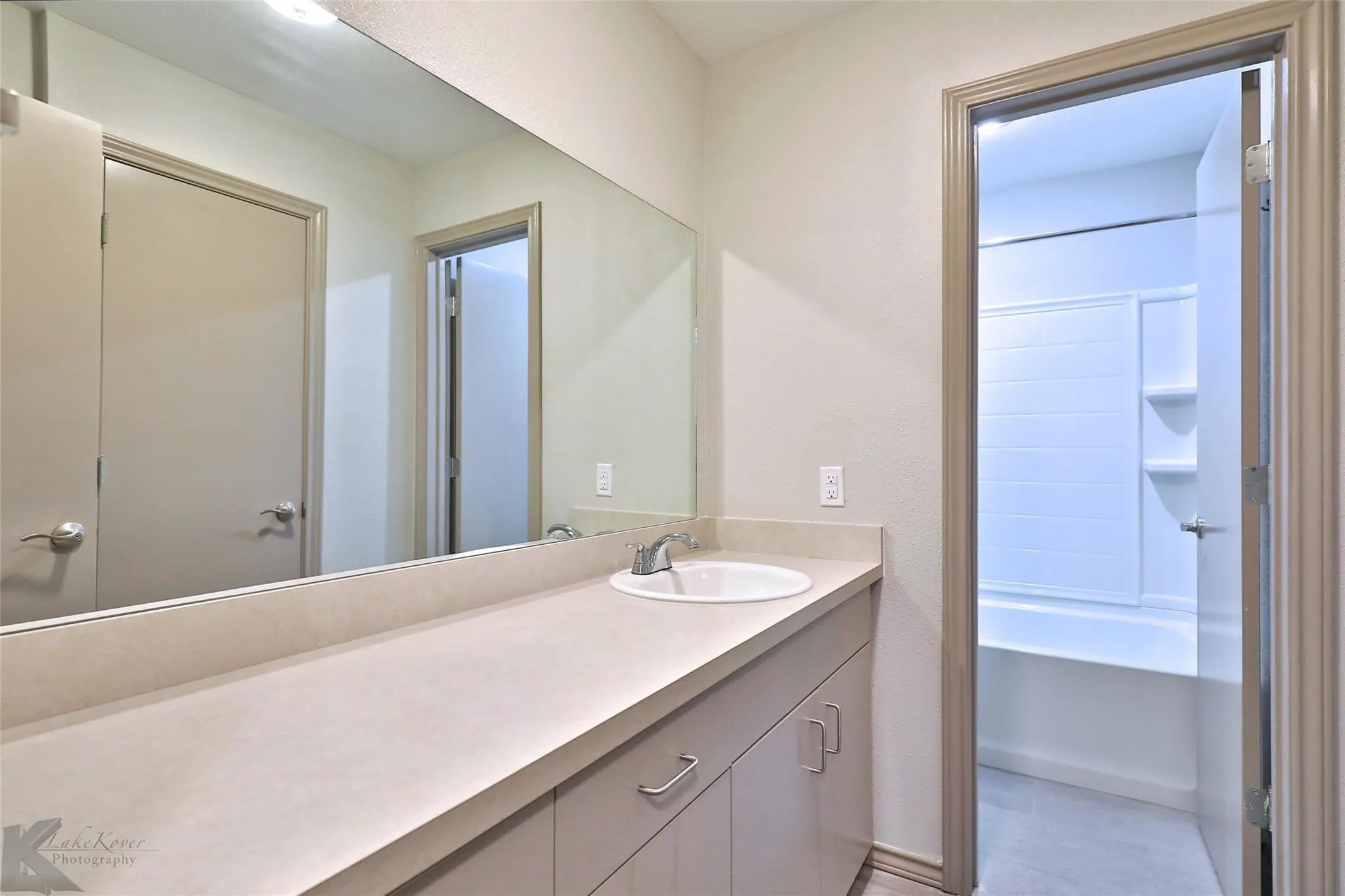 Apartment For Rent in Taylor County , 2800 Sayles Boulevard 02 A, Abilene, Texas 79605, 2 Bedroom, 1 Bathroom, Garage spaces, 975 Sqft, built in 1966, mls#21374673, Real Estate Agent in Abilene, Homes For Rent in Taylor county, Homes For Rent in Abilene, Realtor in Abilene Texas, Real Estate Brokerage Independent Realty Texas, Luminita Cordes Realtor