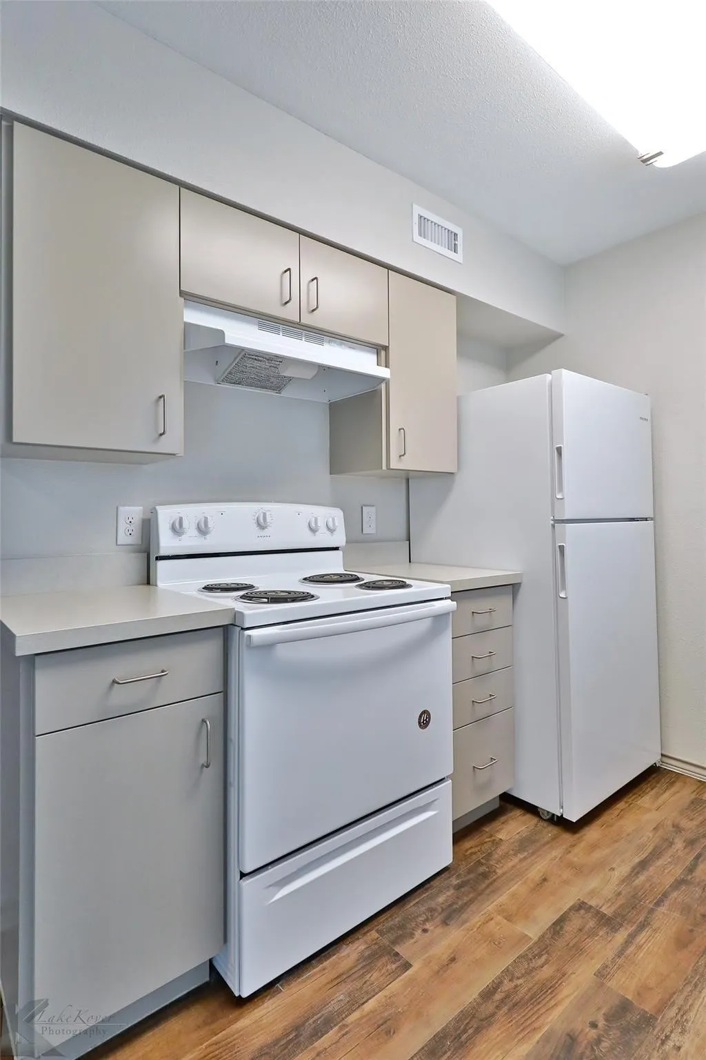 Apartment For Rent in Taylor County , 2800 Sayles Boulevard 02 A, Abilene, Texas 79605, 2 Bedroom, 1 Bathroom, Garage spaces, 975 Sqft, built in 1966, mls#21374673, Real Estate Agent in Abilene, Homes For Rent in Taylor county, Homes For Rent in Abilene, Realtor in Abilene Texas, Real Estate Brokerage Independent Realty Texas, Luminita Cordes Realtor
