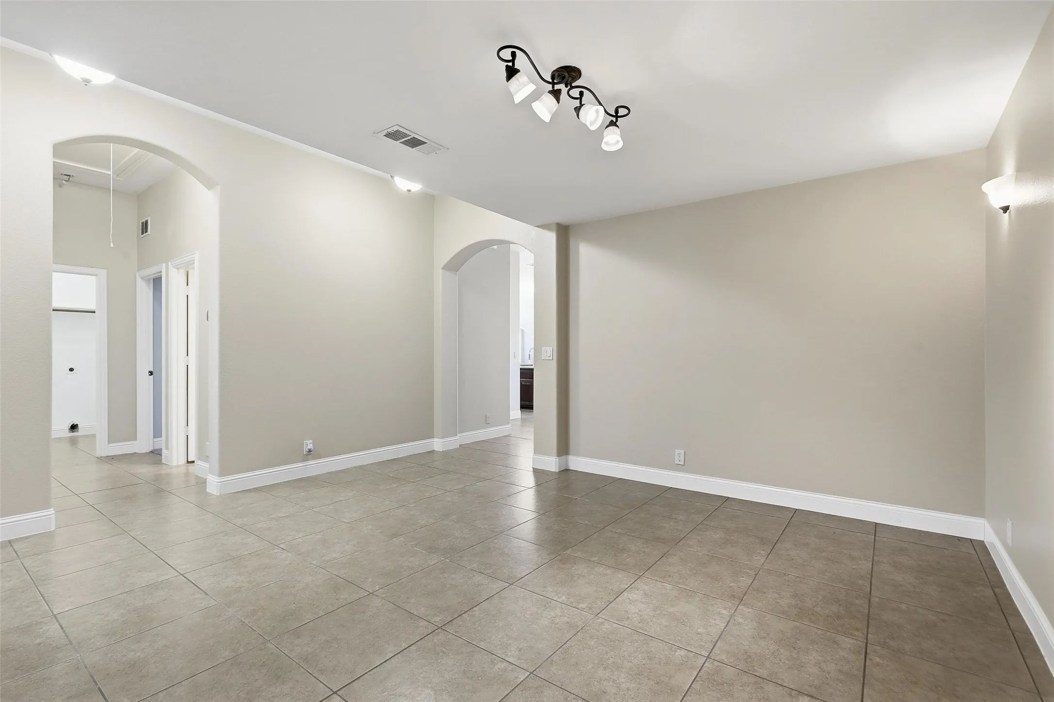 Single Family Residence For Sale in Tarrant County , 5224 Smokey Ridge Drive, Fort Worth, Texas 76123, 5 Bedroom, 3 Bathroom, 2 Garage spaces, 2,972 Sqft, built in 2012, mls#21374677, Real Estate Agent in Fort Worth, Homes For Sale in Tarrant county, Homes For Sale in Fort Worth, Realtor in Fort Worth Texas, Real Estate Brokerage Independent Realty Texas, Luminita Cordes Realtor