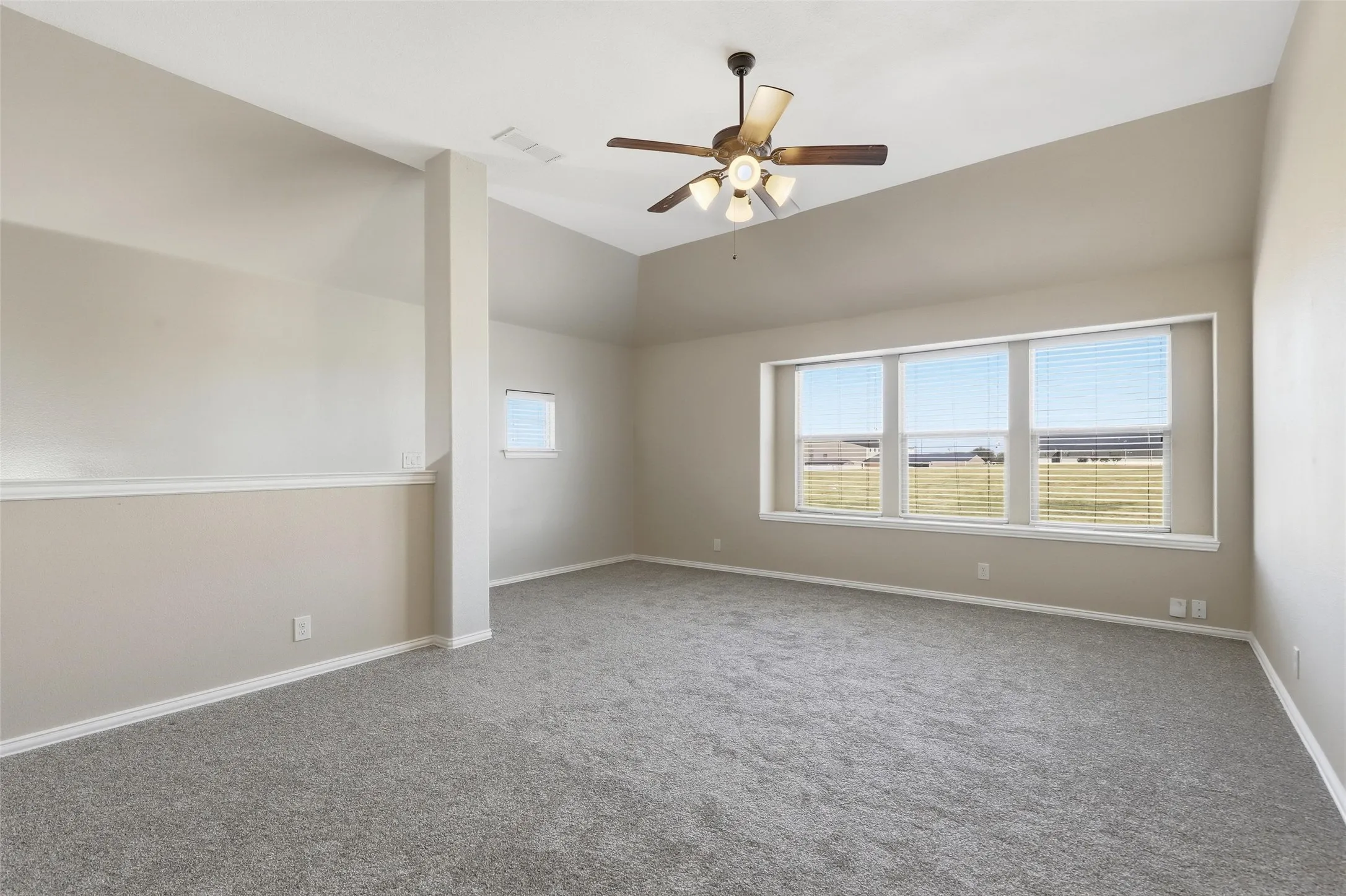 Single Family Residence For Sale in Tarrant County , 5224 Smokey Ridge Drive, Fort Worth, Texas 76123, 5 Bedroom, 3 Bathroom, 2 Garage spaces, 2,972 Sqft, built in 2012, mls#21374677, Real Estate Agent in Fort Worth, Homes For Sale in Tarrant county, Homes For Sale in Fort Worth, Realtor in Fort Worth Texas, Real Estate Brokerage Independent Realty Texas, Luminita Cordes Realtor