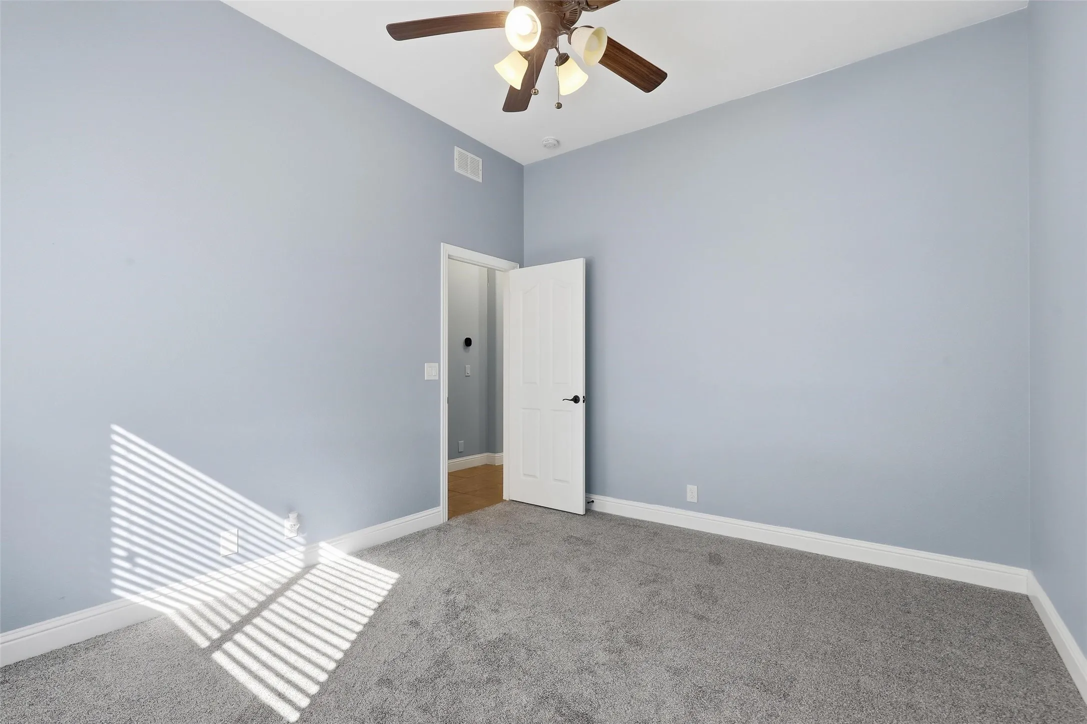 Single Family Residence For Sale in Tarrant County , 5224 Smokey Ridge Drive, Fort Worth, Texas 76123, 5 Bedroom, 3 Bathroom, 2 Garage spaces, 2,972 Sqft, built in 2012, mls#21374677, Real Estate Agent in Fort Worth, Homes For Sale in Tarrant county, Homes For Sale in Fort Worth, Realtor in Fort Worth Texas, Real Estate Brokerage Independent Realty Texas, Luminita Cordes Realtor