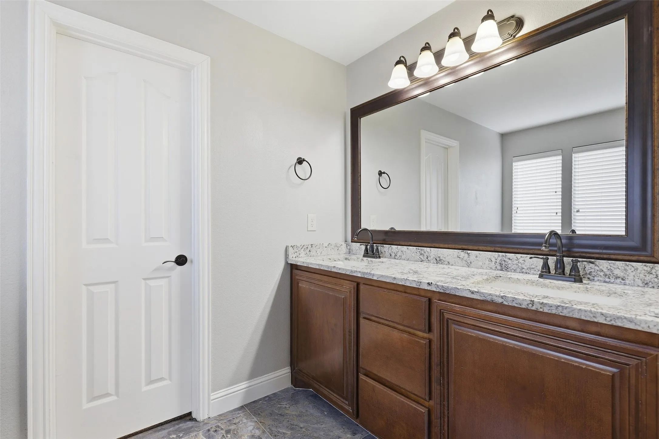 Single Family Residence For Sale in Tarrant County , 5224 Smokey Ridge Drive, Fort Worth, Texas 76123, 5 Bedroom, 3 Bathroom, 2 Garage spaces, 2,972 Sqft, built in 2012, mls#21374677, Real Estate Agent in Fort Worth, Homes For Sale in Tarrant county, Homes For Sale in Fort Worth, Realtor in Fort Worth Texas, Real Estate Brokerage Independent Realty Texas, Luminita Cordes Realtor