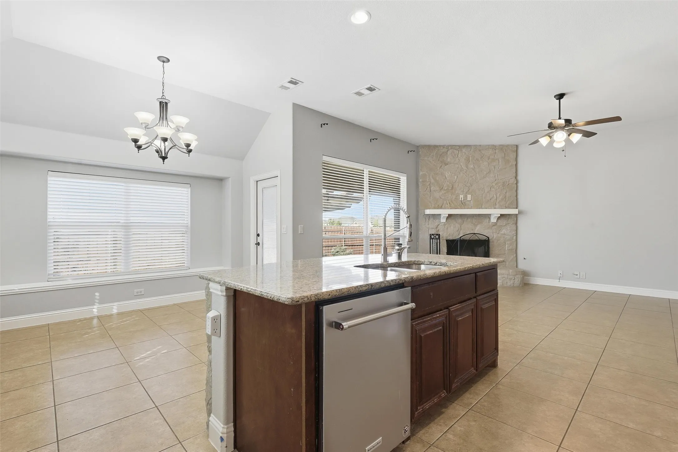 Single Family Residence For Sale in Tarrant County , 5224 Smokey Ridge Drive, Fort Worth, Texas 76123, 5 Bedroom, 3 Bathroom, 2 Garage spaces, 2,972 Sqft, built in 2012, mls#21374677, Real Estate Agent in Fort Worth, Homes For Sale in Tarrant county, Homes For Sale in Fort Worth, Realtor in Fort Worth Texas, Real Estate Brokerage Independent Realty Texas, Luminita Cordes Realtor