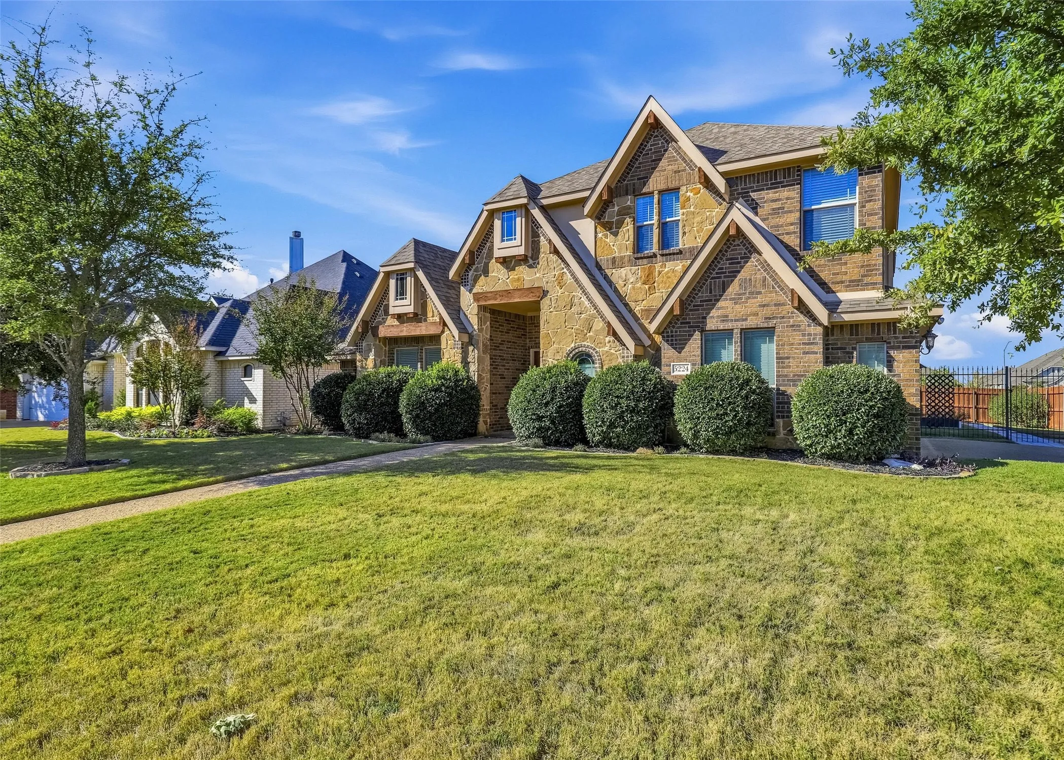 Single Family Residence For Sale in Tarrant County , 5224 Smokey Ridge Drive, Fort Worth, Texas 76123, 5 Bedroom, 3 Bathroom, 2 Garage spaces, 2,972 Sqft, built in 2012, mls#21374677, Real Estate Agent in Fort Worth, Homes For Sale in Tarrant county, Homes For Sale in Fort Worth, Realtor in Fort Worth Texas, Real Estate Brokerage Independent Realty Texas, Luminita Cordes Realtor