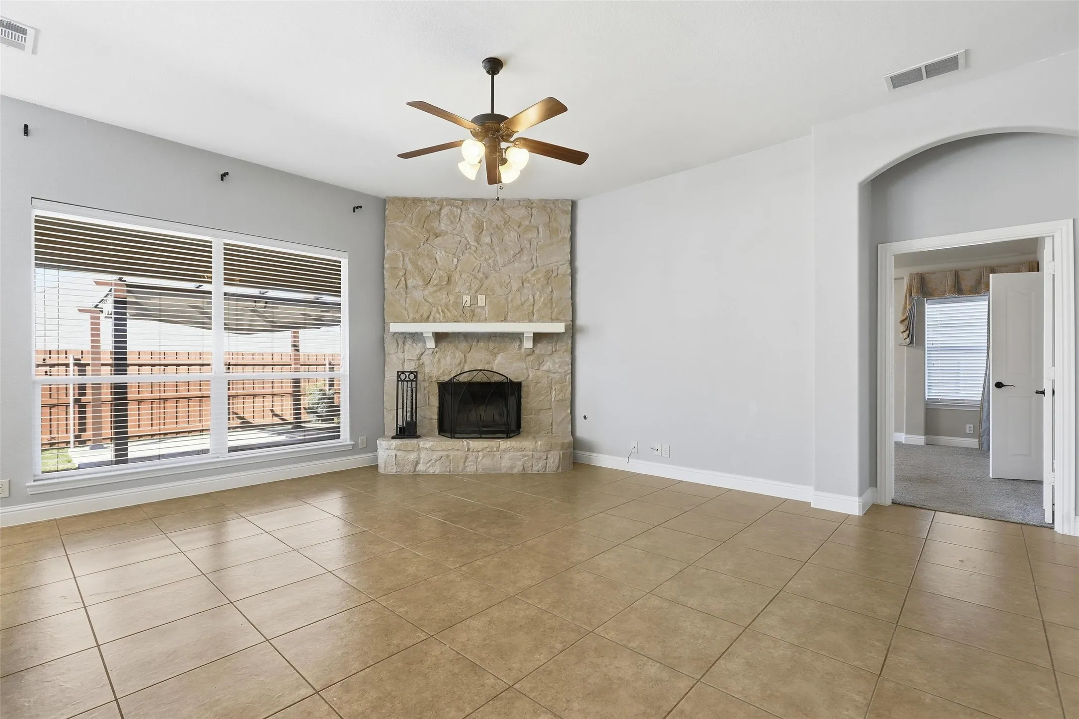 Single Family Residence For Sale in Tarrant County , 5224 Smokey Ridge Drive, Fort Worth, Texas 76123, 5 Bedroom, 3 Bathroom, 2 Garage spaces, 2,972 Sqft, built in 2012, mls#21374677, Real Estate Agent in Fort Worth, Homes For Sale in Tarrant county, Homes For Sale in Fort Worth, Realtor in Fort Worth Texas, Real Estate Brokerage Independent Realty Texas, Luminita Cordes Realtor