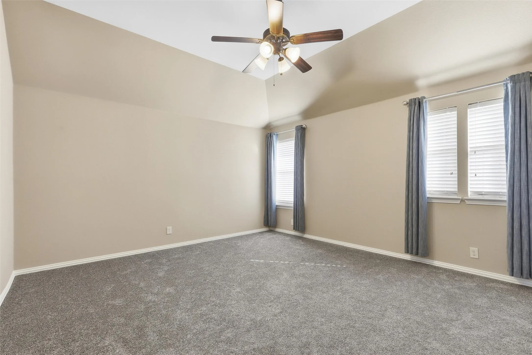 Single Family Residence For Sale in Tarrant County , 5224 Smokey Ridge Drive, Fort Worth, Texas 76123, 5 Bedroom, 3 Bathroom, 2 Garage spaces, 2,972 Sqft, built in 2012, mls#21374677, Real Estate Agent in Fort Worth, Homes For Sale in Tarrant county, Homes For Sale in Fort Worth, Realtor in Fort Worth Texas, Real Estate Brokerage Independent Realty Texas, Luminita Cordes Realtor