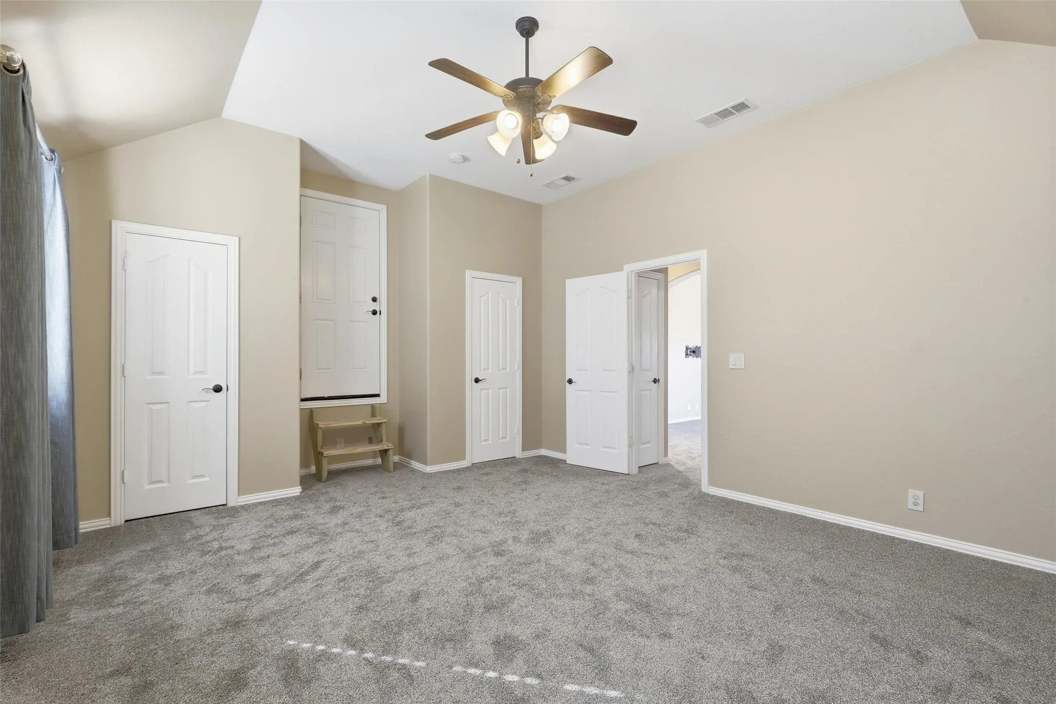 Single Family Residence For Sale in Tarrant County , 5224 Smokey Ridge Drive, Fort Worth, Texas 76123, 5 Bedroom, 3 Bathroom, 2 Garage spaces, 2,972 Sqft, built in 2012, mls#21374677, Real Estate Agent in Fort Worth, Homes For Sale in Tarrant county, Homes For Sale in Fort Worth, Realtor in Fort Worth Texas, Real Estate Brokerage Independent Realty Texas, Luminita Cordes Realtor