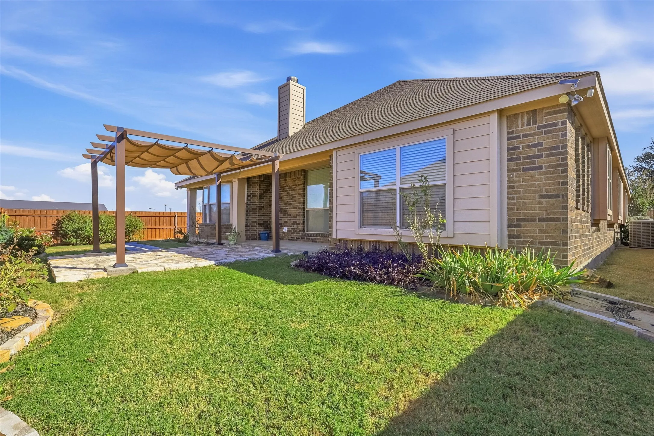 Single Family Residence For Sale in Tarrant County , 5224 Smokey Ridge Drive, Fort Worth, Texas 76123, 5 Bedroom, 3 Bathroom, 2 Garage spaces, 2,972 Sqft, built in 2012, mls#21374677, Real Estate Agent in Fort Worth, Homes For Sale in Tarrant county, Homes For Sale in Fort Worth, Realtor in Fort Worth Texas, Real Estate Brokerage Independent Realty Texas, Luminita Cordes Realtor