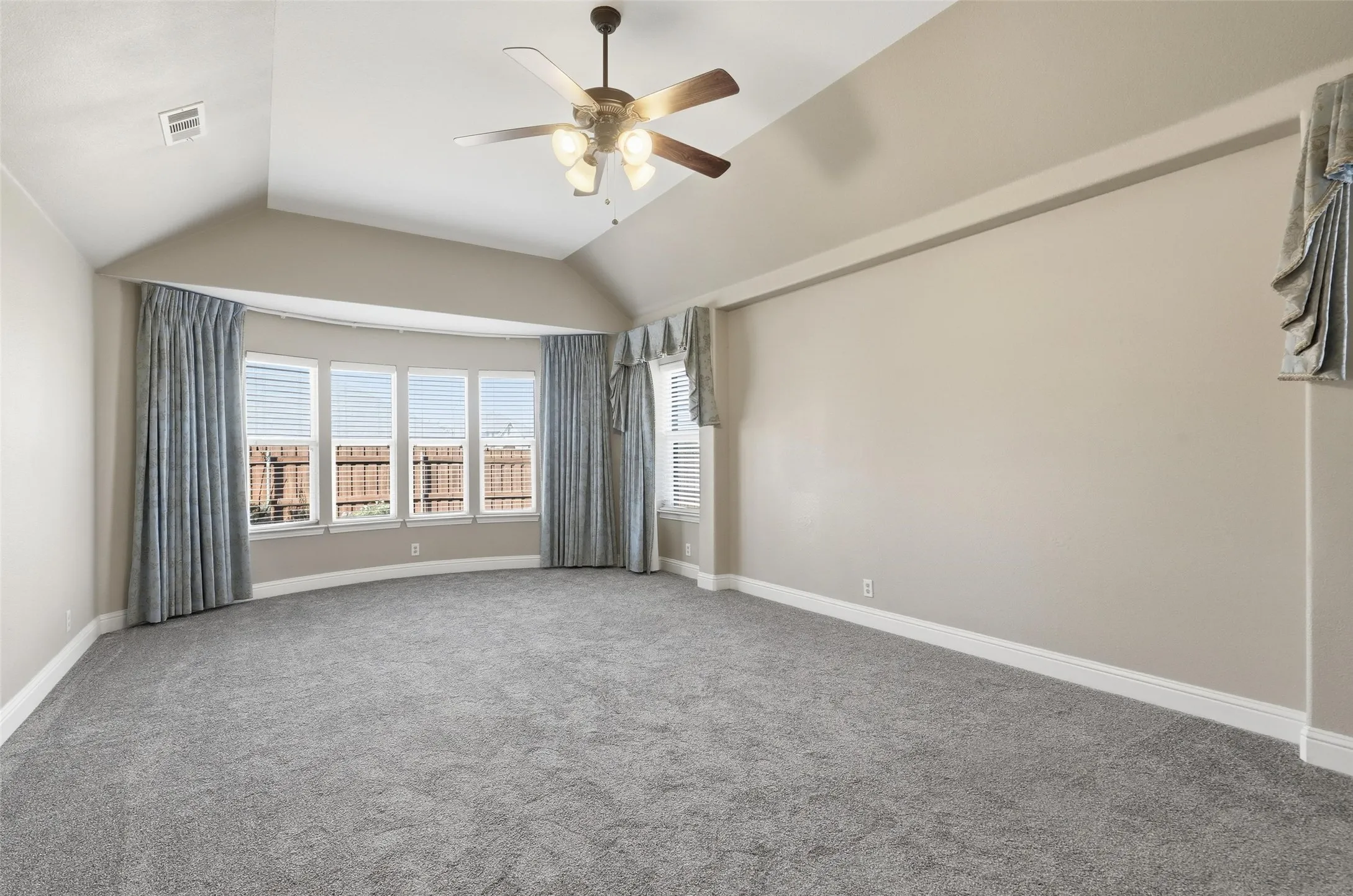 Single Family Residence For Sale in Tarrant County , 5224 Smokey Ridge Drive, Fort Worth, Texas 76123, 5 Bedroom, 3 Bathroom, 2 Garage spaces, 2,972 Sqft, built in 2012, mls#21374677, Real Estate Agent in Fort Worth, Homes For Sale in Tarrant county, Homes For Sale in Fort Worth, Realtor in Fort Worth Texas, Real Estate Brokerage Independent Realty Texas, Luminita Cordes Realtor