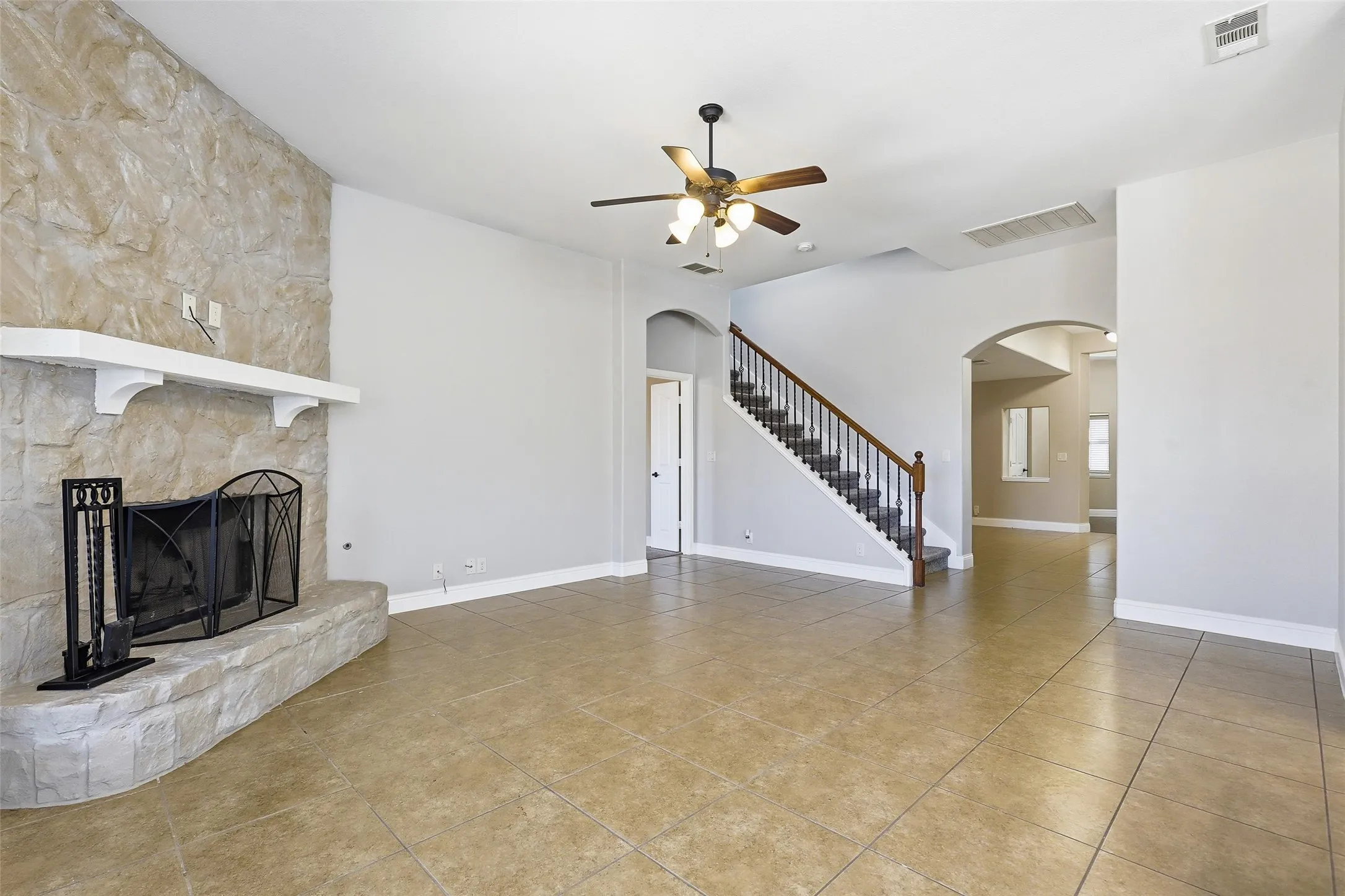 Single Family Residence For Sale in Tarrant County , 5224 Smokey Ridge Drive, Fort Worth, Texas 76123, 5 Bedroom, 3 Bathroom, 2 Garage spaces, 2,972 Sqft, built in 2012, mls#21374677, Real Estate Agent in Fort Worth, Homes For Sale in Tarrant county, Homes For Sale in Fort Worth, Realtor in Fort Worth Texas, Real Estate Brokerage Independent Realty Texas, Luminita Cordes Realtor