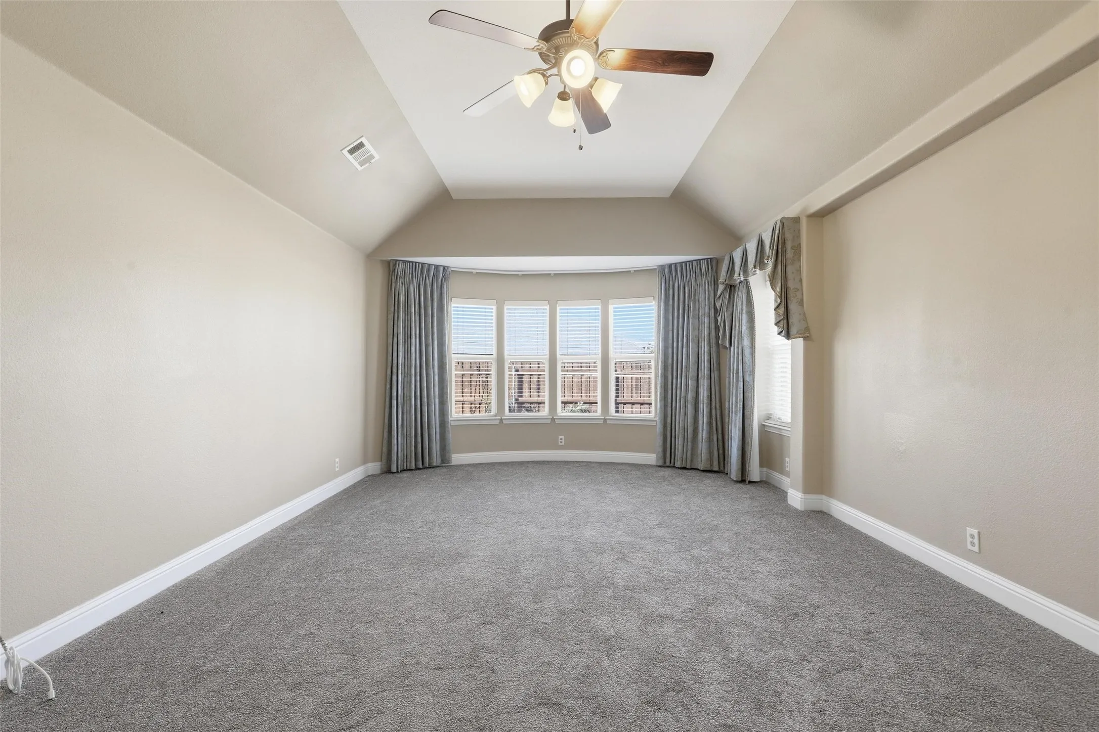 Single Family Residence For Sale in Tarrant County , 5224 Smokey Ridge Drive, Fort Worth, Texas 76123, 5 Bedroom, 3 Bathroom, 2 Garage spaces, 2,972 Sqft, built in 2012, mls#21374677, Real Estate Agent in Fort Worth, Homes For Sale in Tarrant county, Homes For Sale in Fort Worth, Realtor in Fort Worth Texas, Real Estate Brokerage Independent Realty Texas, Luminita Cordes Realtor