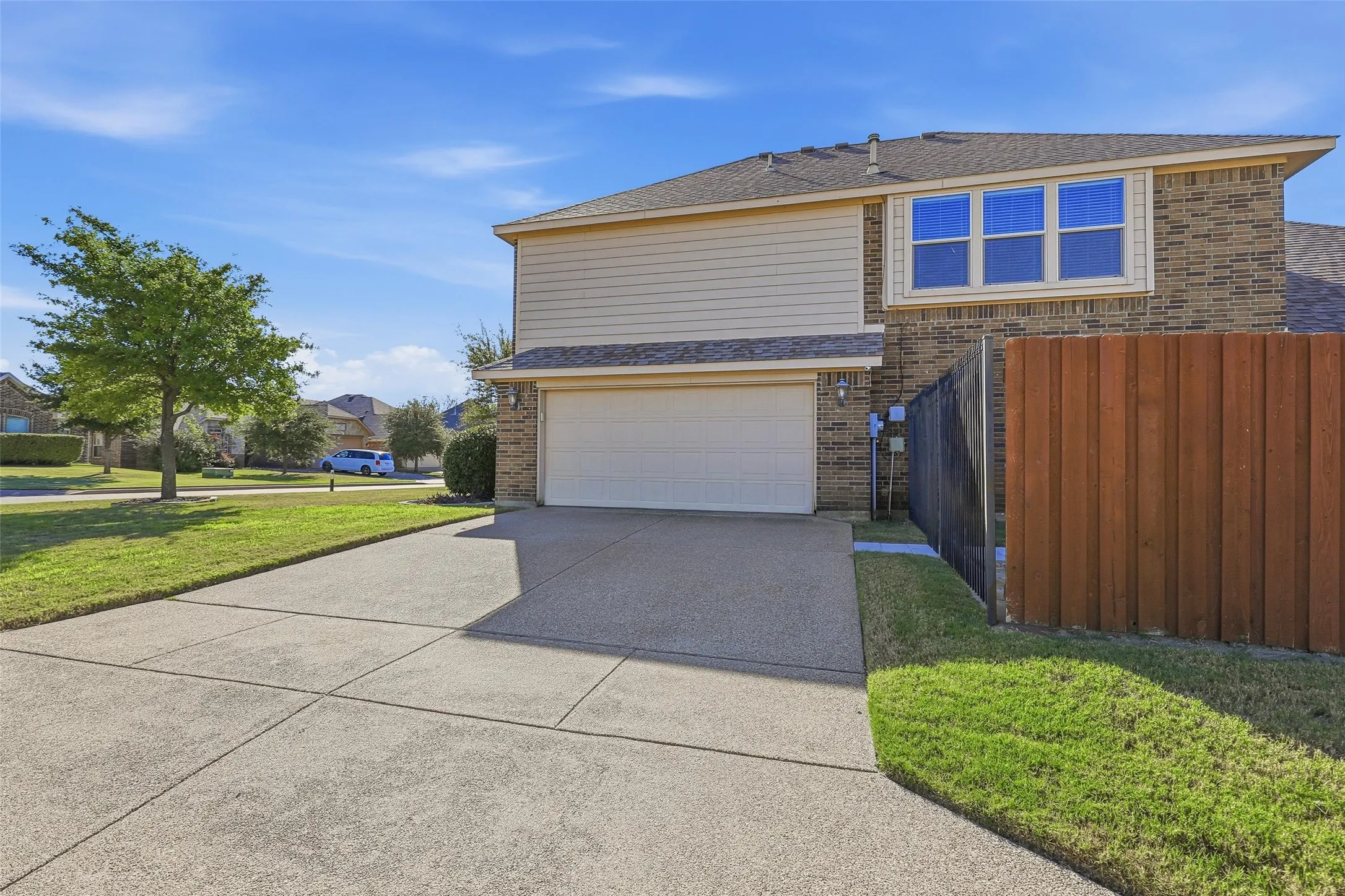 Single Family Residence For Sale in Tarrant County , 5224 Smokey Ridge Drive, Fort Worth, Texas 76123, 5 Bedroom, 3 Bathroom, 2 Garage spaces, 2,972 Sqft, built in 2012, mls#21374677, Real Estate Agent in Fort Worth, Homes For Sale in Tarrant county, Homes For Sale in Fort Worth, Realtor in Fort Worth Texas, Real Estate Brokerage Independent Realty Texas, Luminita Cordes Realtor