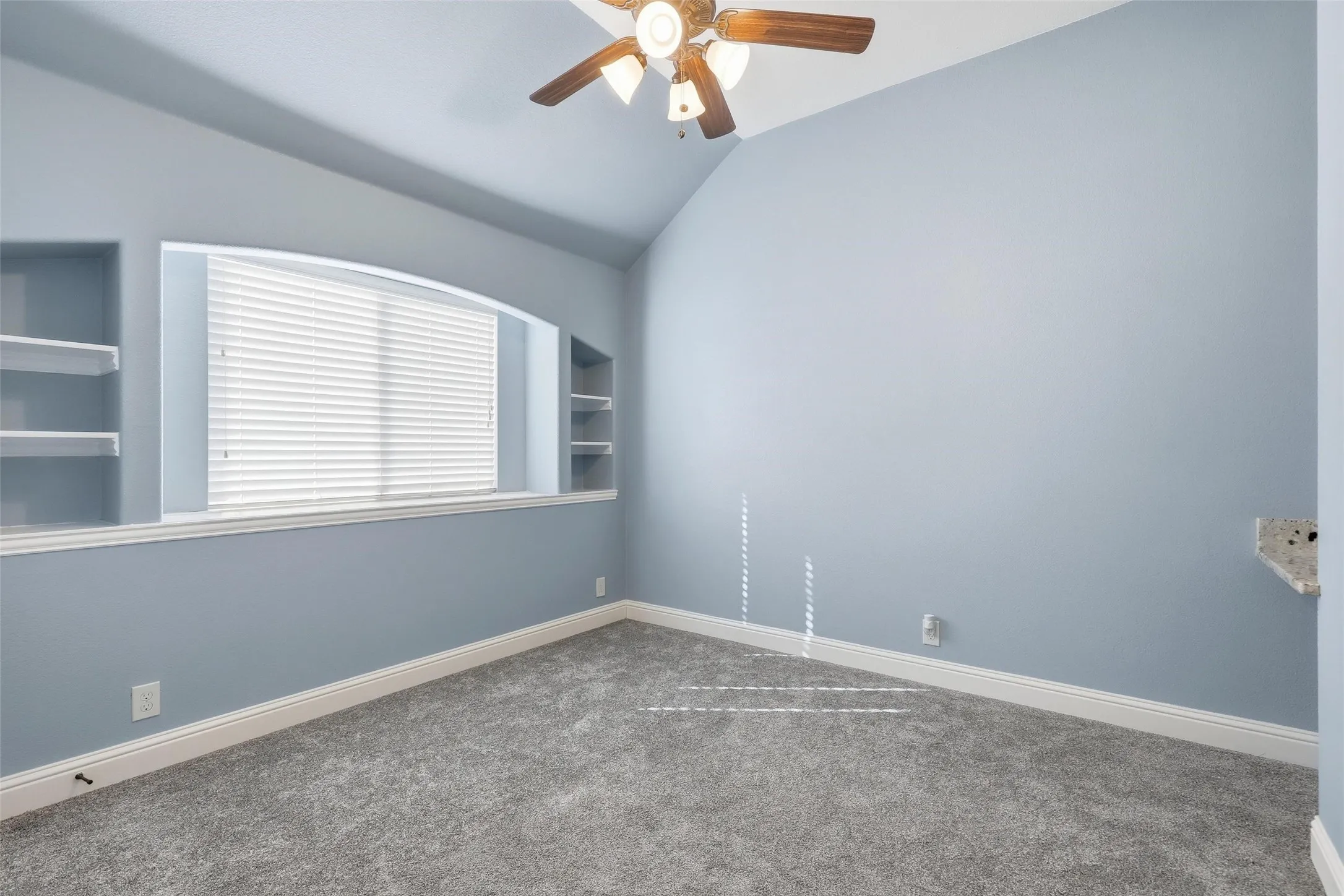 Single Family Residence For Sale in Tarrant County , 5224 Smokey Ridge Drive, Fort Worth, Texas 76123, 5 Bedroom, 3 Bathroom, 2 Garage spaces, 2,972 Sqft, built in 2012, mls#21374677, Real Estate Agent in Fort Worth, Homes For Sale in Tarrant county, Homes For Sale in Fort Worth, Realtor in Fort Worth Texas, Real Estate Brokerage Independent Realty Texas, Luminita Cordes Realtor