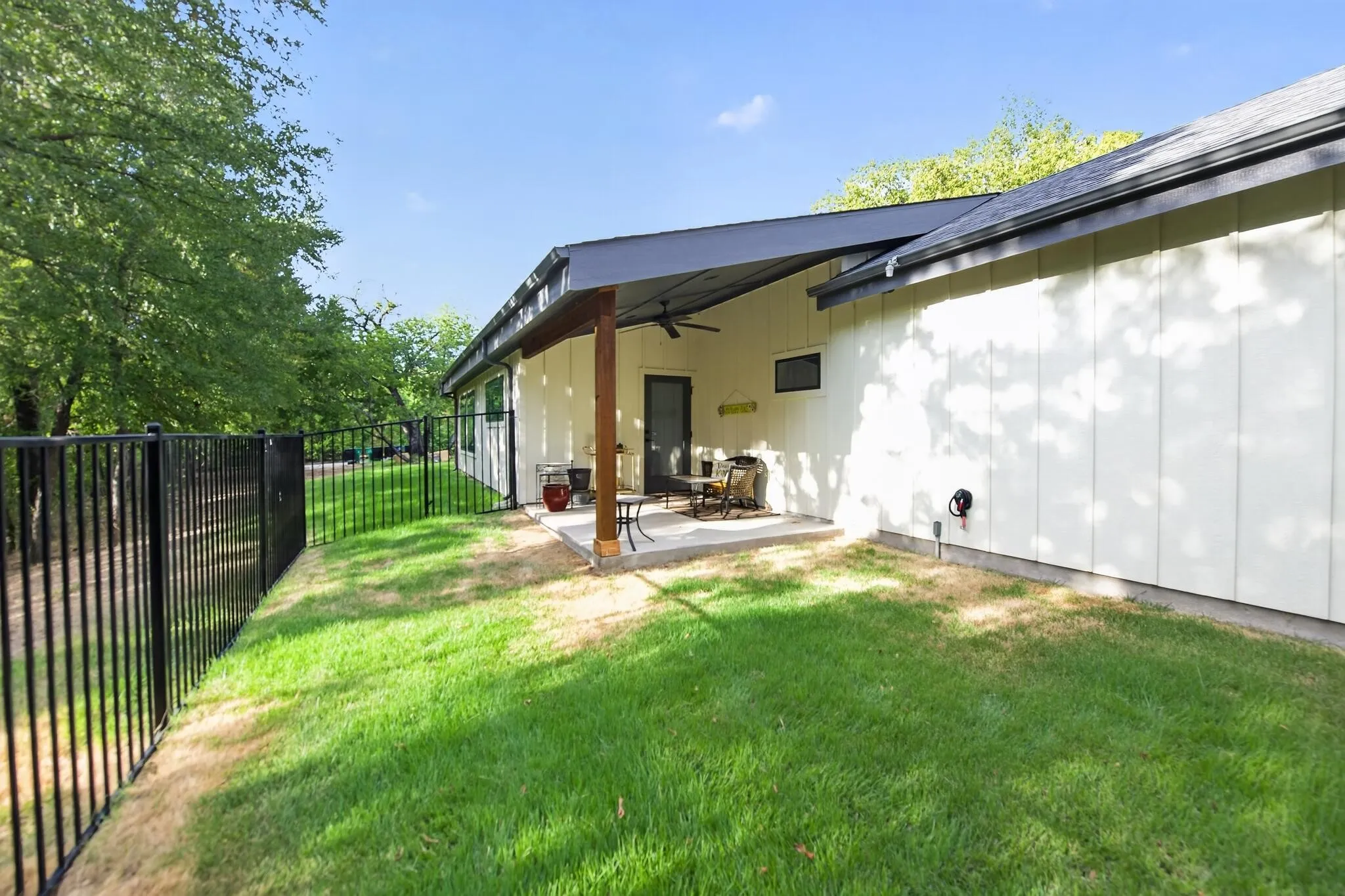 Single Family Residence For Sale in Wise County , 802 Stevens Street, Bridgeport, Texas 76426, 3 Bedroom, 2 Bathroom, 1 Garage spaces, 1,364 Sqft, built in 2024, mls#21374676, Real Estate Agent in Bridgeport, Homes For Sale in Wise county, Homes For Sale in Bridgeport, Realtor in Bridgeport Texas, Real Estate Brokerage Independent Realty Texas, Luminita Cordes Realtor