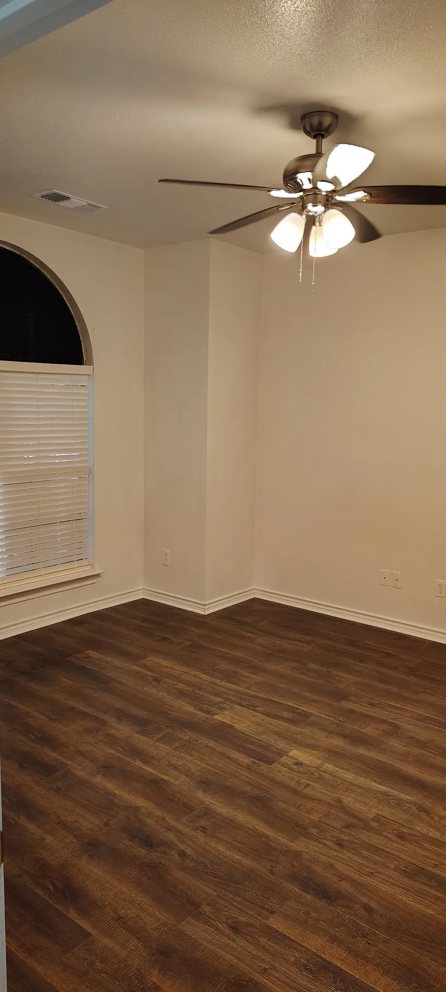 Triplex For Rent in Fannin County , 302-308 N Mill Street 306, Savoy, Texas 75479, 2 Bedroom, 2 Bathroom, Garage spaces, 5,049 Sqft, built in 1991, mls#21374652, Real Estate Agent in Savoy, Homes For Rent in Fannin county, Homes For Rent in Savoy, Realtor in Savoy Texas, Real Estate Brokerage Independent Realty Texas, Luminita Cordes Realtor