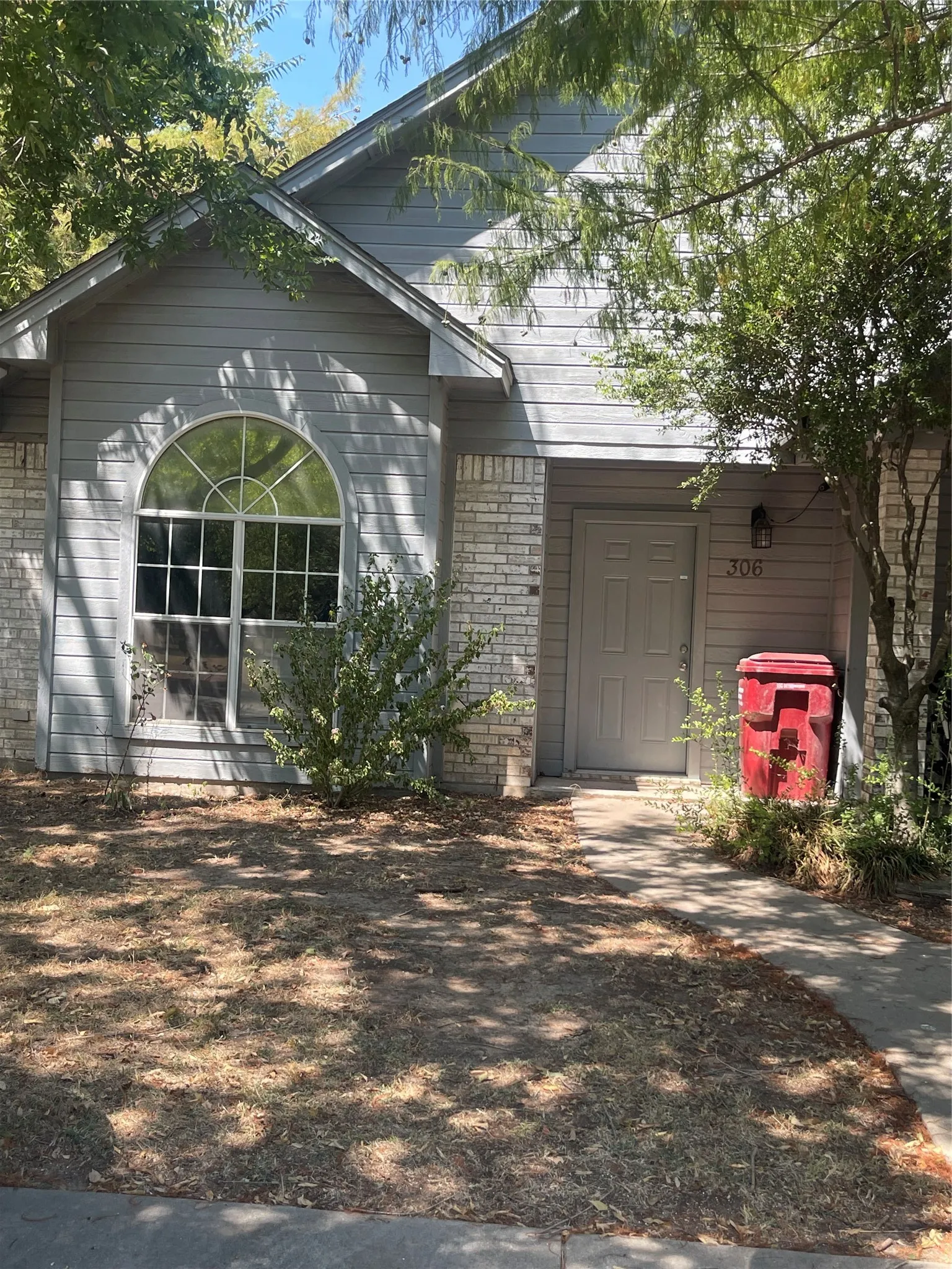 Triplex For Rent in Fannin County , 302-308 N Mill Street 306, Savoy, Texas 75479, 2 Bedroom, 2 Bathroom, Garage spaces, 5,049 Sqft, built in 1991, mls#21374652, Real Estate Agent in Savoy, Homes For Rent in Fannin county, Homes For Rent in Savoy, Realtor in Savoy Texas, Real Estate Brokerage Independent Realty Texas, Luminita Cordes Realtor