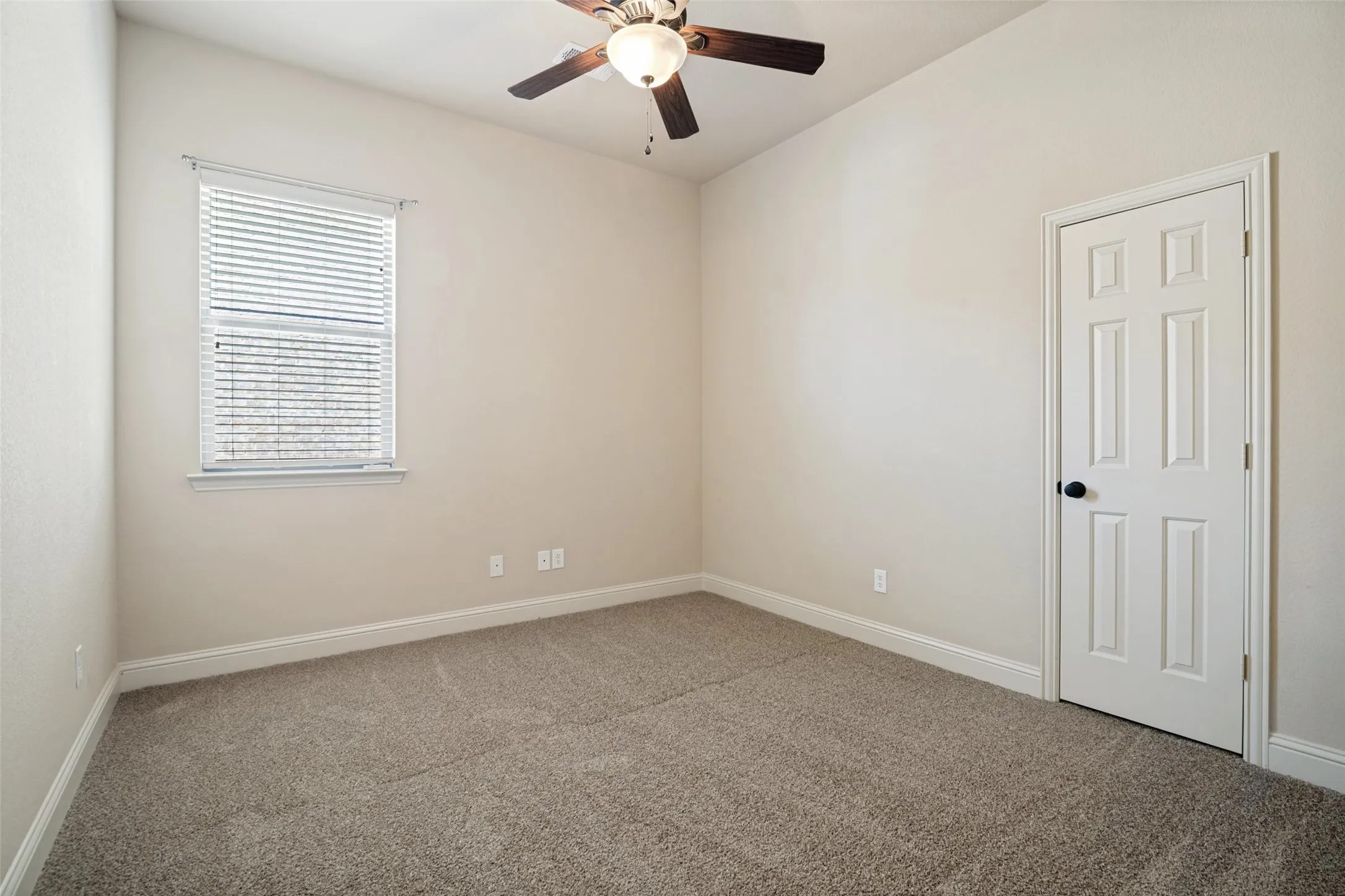 Single Family Residence For Sale in Rockwall County , 2512 Cedarwood Trail, Rockwall, Texas 75032, 4 Bedroom, 2 Bathroom, 2 Garage spaces, 2,761 Sqft, built in 2008, mls#21374679, Real Estate Agent in Rockwall, Homes For Sale in Rockwall county, Homes For Sale in Rockwall, Realtor in Rockwall Texas, Real Estate Brokerage Independent Realty Texas, Luminita Cordes Realtor