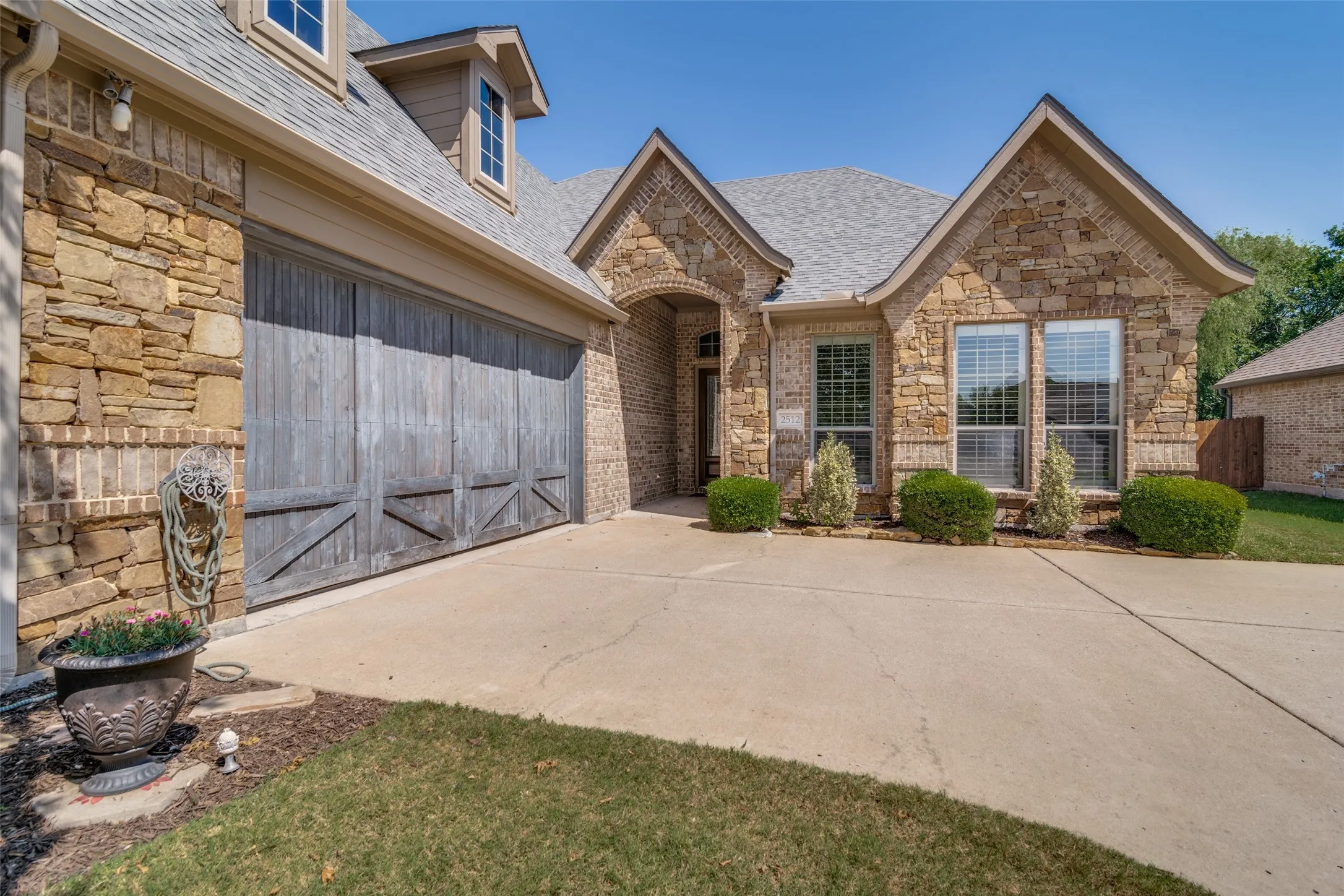 Single Family Residence For Sale in Rockwall County , 2512 Cedarwood Trail, Rockwall, Texas 75032, 4 Bedroom, 2 Bathroom, 2 Garage spaces, 2,761 Sqft, built in 2008, mls#21374679, Real Estate Agent in Rockwall, Homes For Sale in Rockwall county, Homes For Sale in Rockwall, Realtor in Rockwall Texas, Real Estate Brokerage Independent Realty Texas, Luminita Cordes Realtor