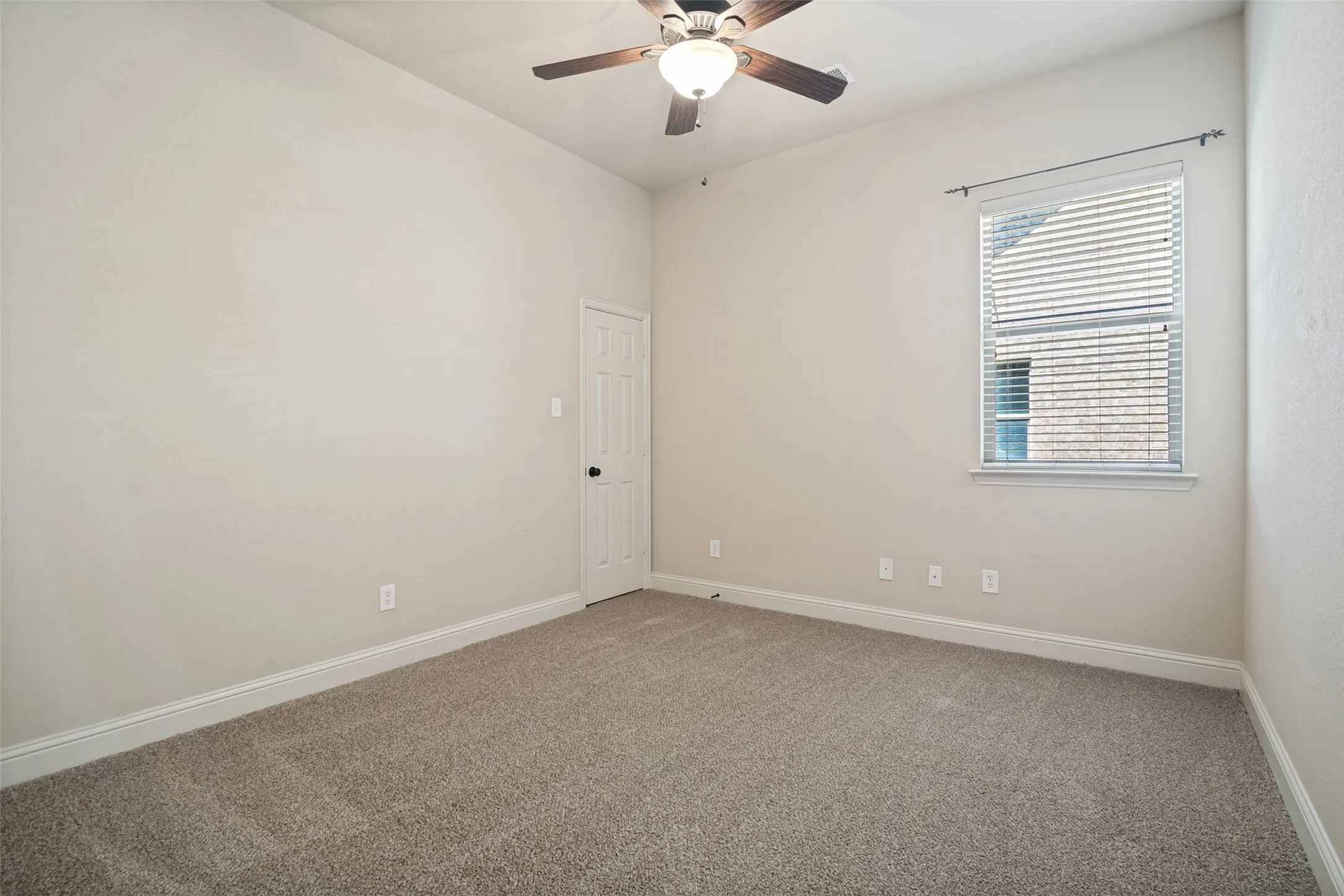 Single Family Residence For Sale in Rockwall County , 2512 Cedarwood Trail, Rockwall, Texas 75032, 4 Bedroom, 2 Bathroom, 2 Garage spaces, 2,761 Sqft, built in 2008, mls#21374679, Real Estate Agent in Rockwall, Homes For Sale in Rockwall county, Homes For Sale in Rockwall, Realtor in Rockwall Texas, Real Estate Brokerage Independent Realty Texas, Luminita Cordes Realtor