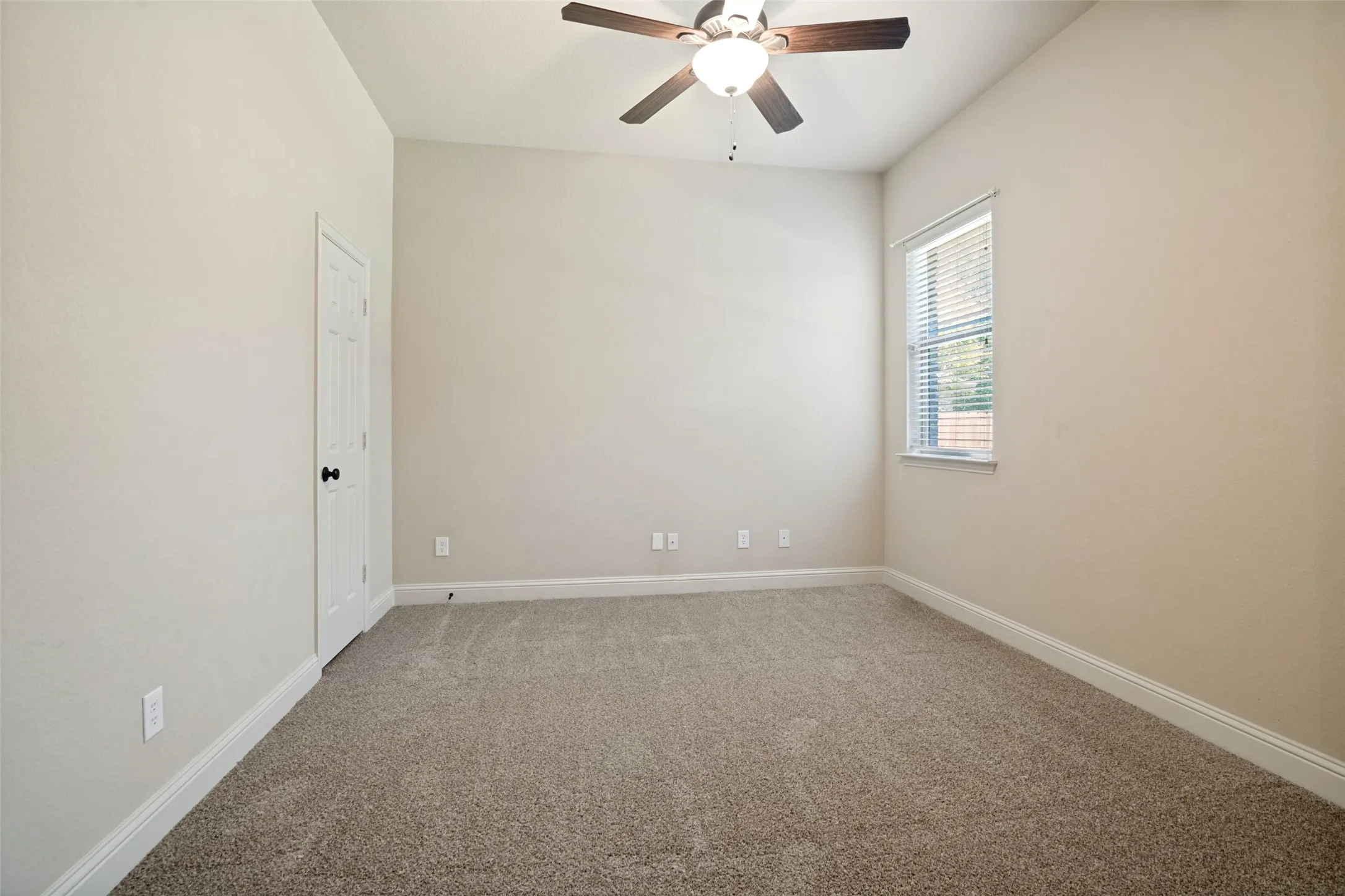 Single Family Residence For Sale in Rockwall County , 2512 Cedarwood Trail, Rockwall, Texas 75032, 4 Bedroom, 2 Bathroom, 2 Garage spaces, 2,761 Sqft, built in 2008, mls#21374679, Real Estate Agent in Rockwall, Homes For Sale in Rockwall county, Homes For Sale in Rockwall, Realtor in Rockwall Texas, Real Estate Brokerage Independent Realty Texas, Luminita Cordes Realtor