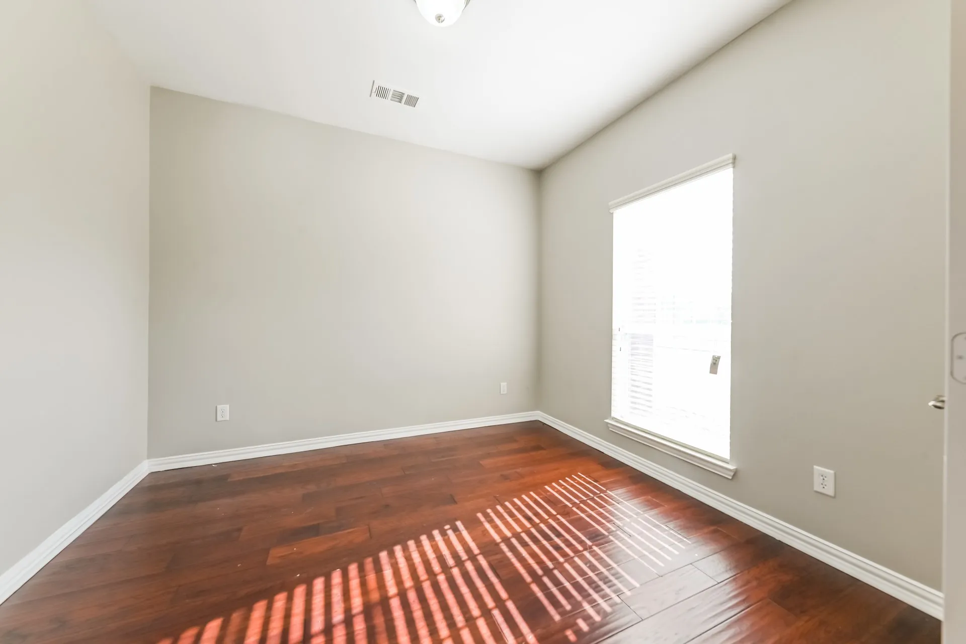 Single Family Residence For Rent in Dallas County , 3108 Silver Creek Drive, Mesquite, Texas 75181, 4 Bedroom, 3 Bathroom, 2 Garage spaces, 2,709 Sqft, built in 2009, mls#21374683, Real Estate Agent in Mesquite, Homes For Rent in Dallas county, Homes For Rent in Mesquite, Realtor in Mesquite Texas, Real Estate Brokerage Independent Realty Texas, Luminita Cordes Realtor