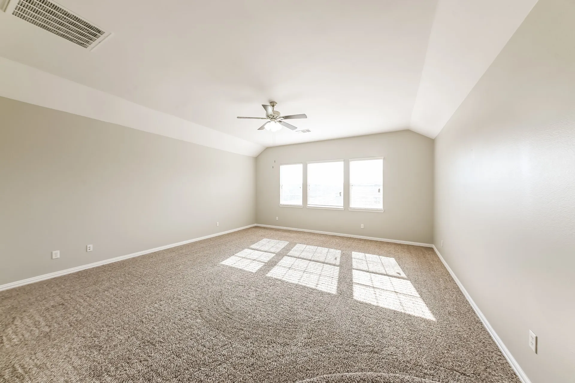 Single Family Residence For Rent in Dallas County , 3108 Silver Creek Drive, Mesquite, Texas 75181, 4 Bedroom, 3 Bathroom, 2 Garage spaces, 2,709 Sqft, built in 2009, mls#21374683, Real Estate Agent in Mesquite, Homes For Rent in Dallas county, Homes For Rent in Mesquite, Realtor in Mesquite Texas, Real Estate Brokerage Independent Realty Texas, Luminita Cordes Realtor