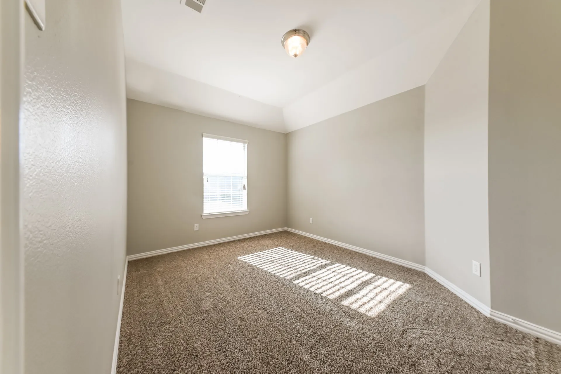 Single Family Residence For Rent in Dallas County , 3108 Silver Creek Drive, Mesquite, Texas 75181, 4 Bedroom, 3 Bathroom, 2 Garage spaces, 2,709 Sqft, built in 2009, mls#21374683, Real Estate Agent in Mesquite, Homes For Rent in Dallas county, Homes For Rent in Mesquite, Realtor in Mesquite Texas, Real Estate Brokerage Independent Realty Texas, Luminita Cordes Realtor