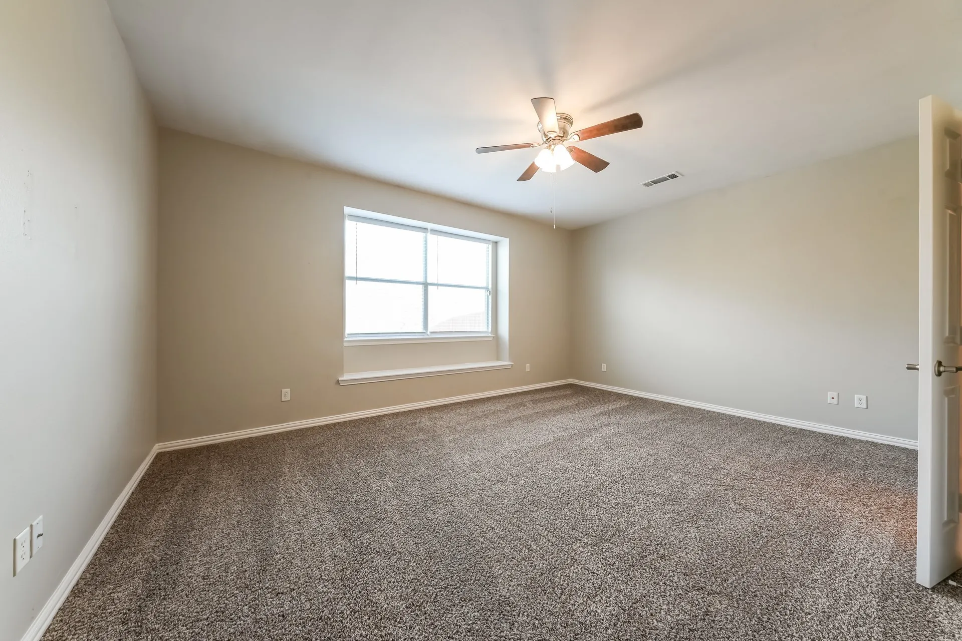 Single Family Residence For Rent in Dallas County , 3108 Silver Creek Drive, Mesquite, Texas 75181, 4 Bedroom, 3 Bathroom, 2 Garage spaces, 2,709 Sqft, built in 2009, mls#21374683, Real Estate Agent in Mesquite, Homes For Rent in Dallas county, Homes For Rent in Mesquite, Realtor in Mesquite Texas, Real Estate Brokerage Independent Realty Texas, Luminita Cordes Realtor